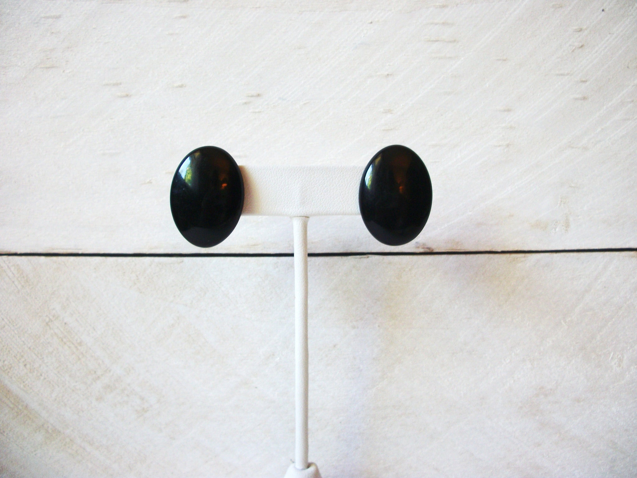 Retro 1970s Black Earrings 70720