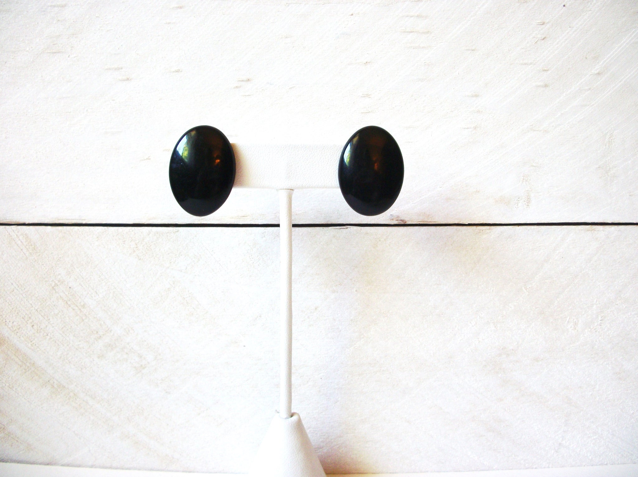 Retro 1970s Black Earrings 70720