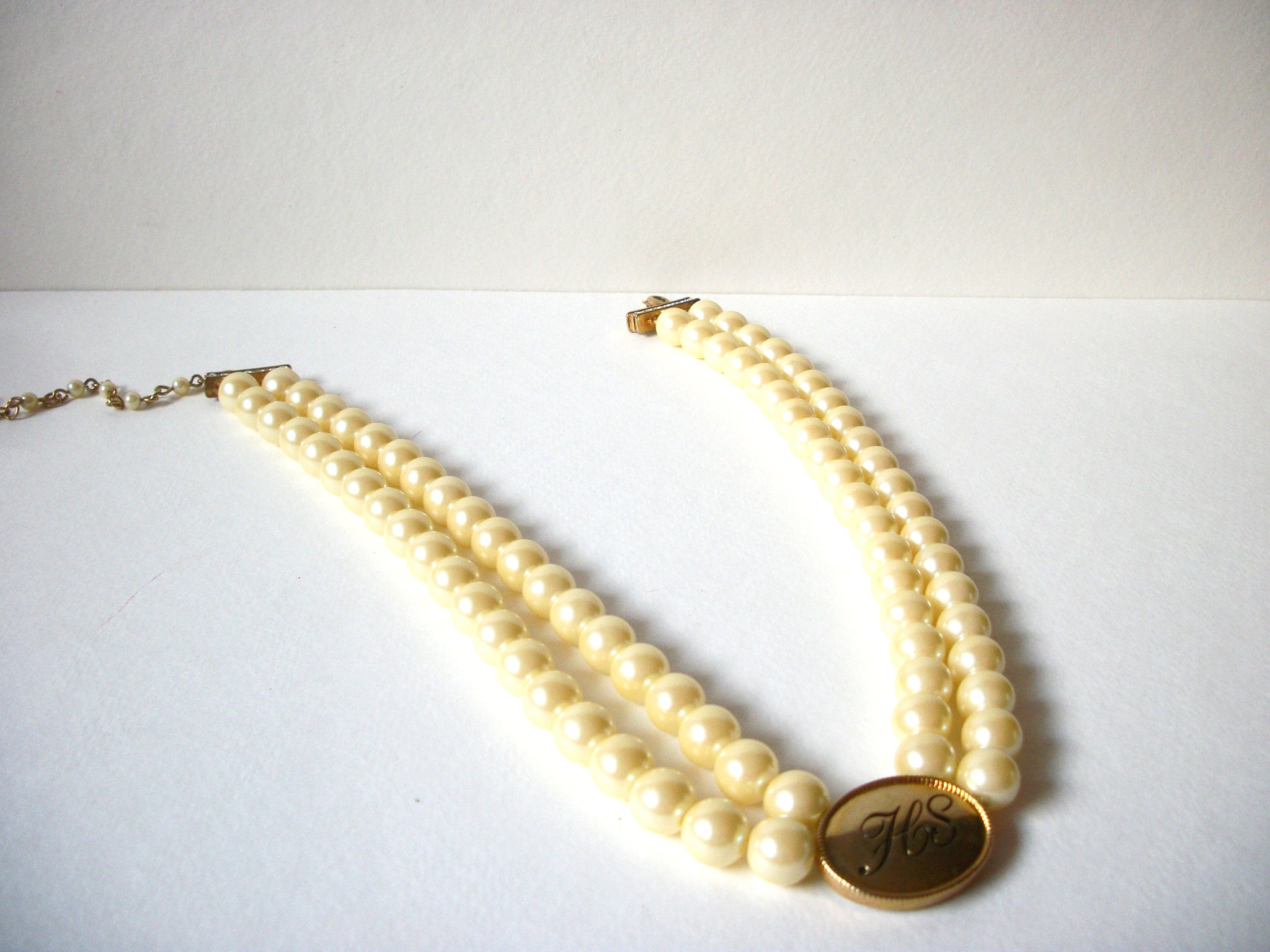 AVON Glass Pearl Necklace 71320