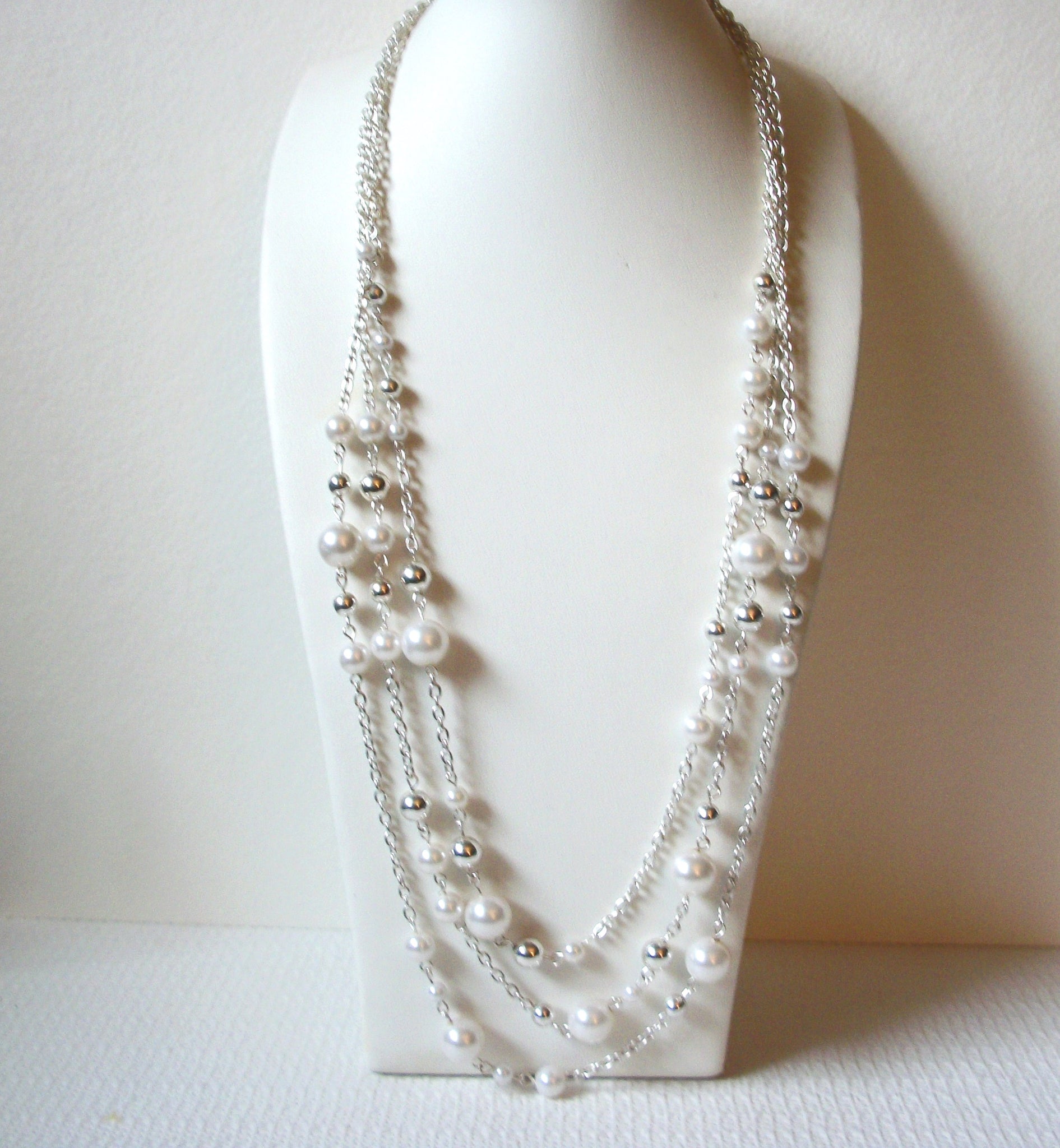 Retro White Faux Pearl Necklace 101520