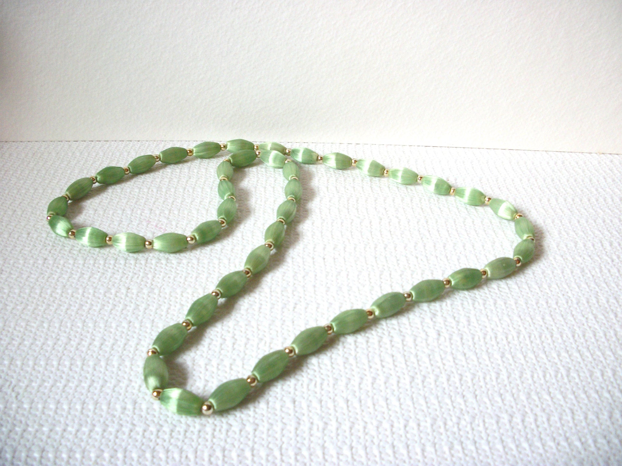 Retro Pastel Green Silk Necklace 101620