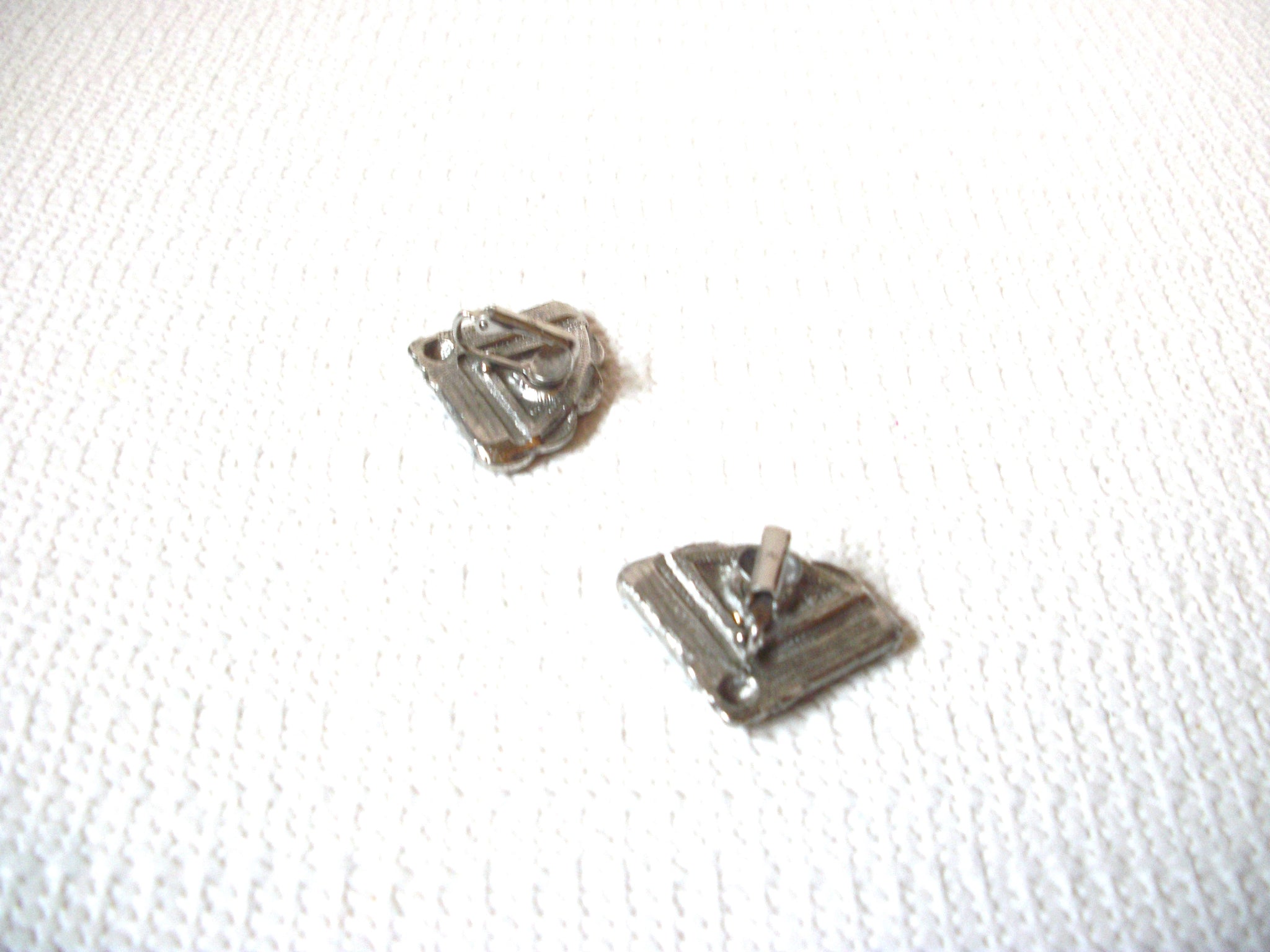 AVON Unmarked Fan Earrings 101620