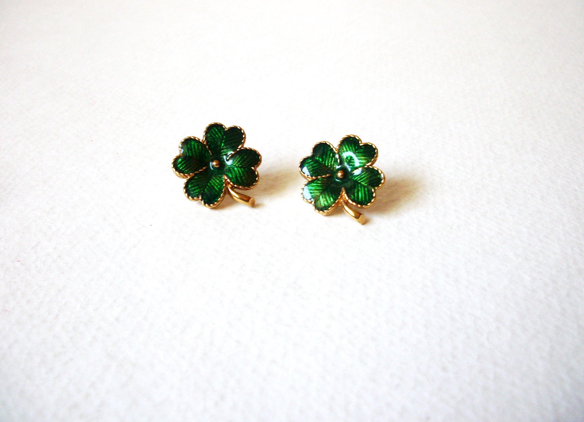 AVON Vintage Shamrock Earrings 71720
