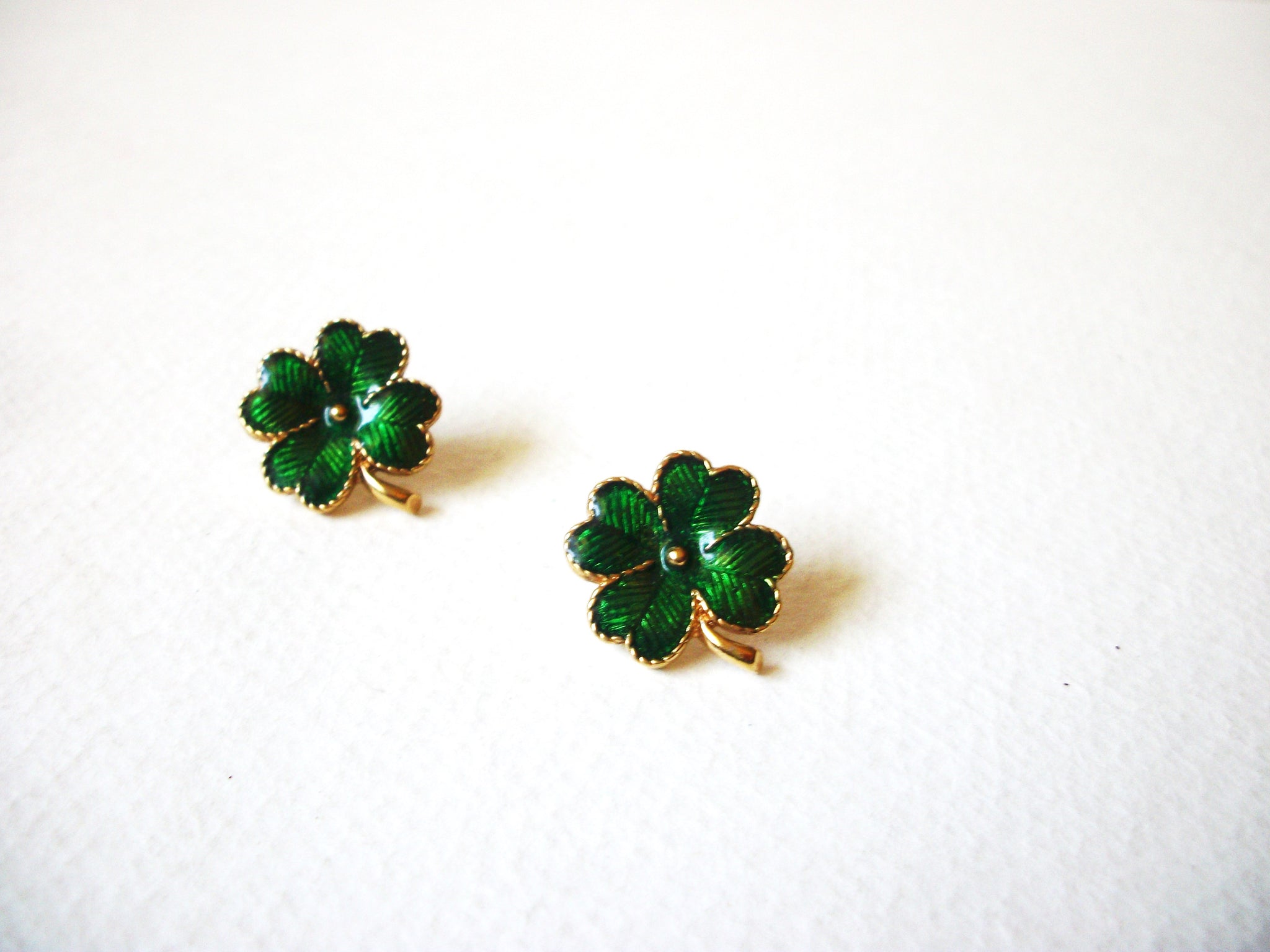 AVON Vintage Shamrock Earrings 71720