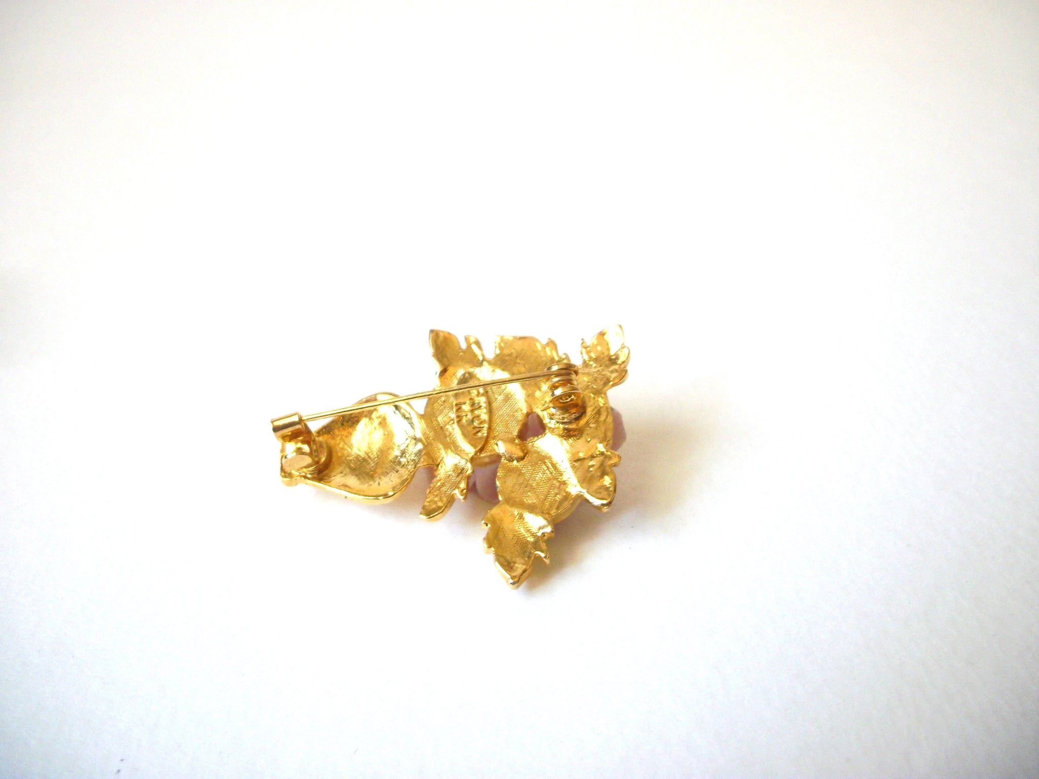 Vintage AVON Porcelain Brooch 72020