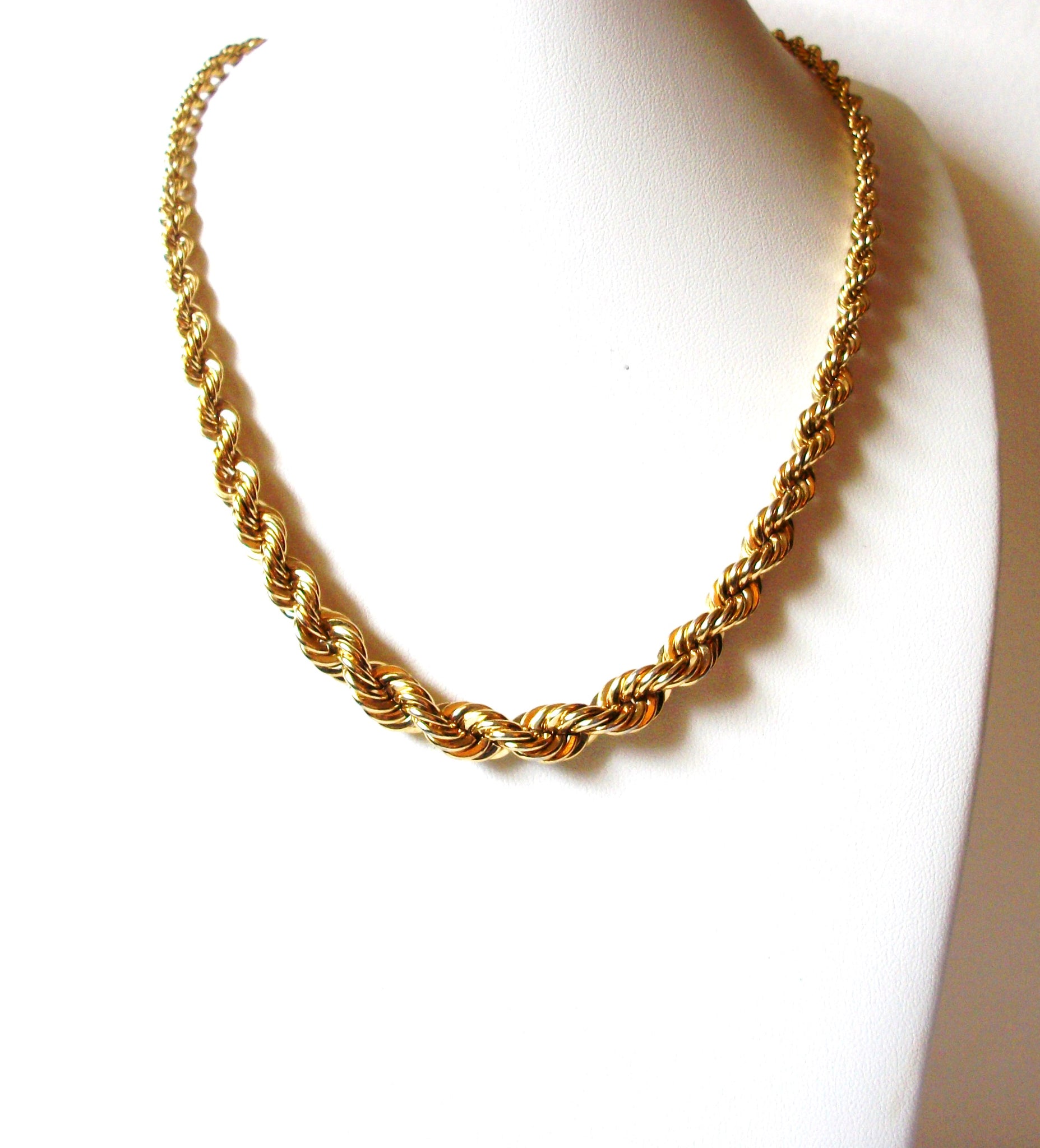 MONET Vintage Necklace 80220