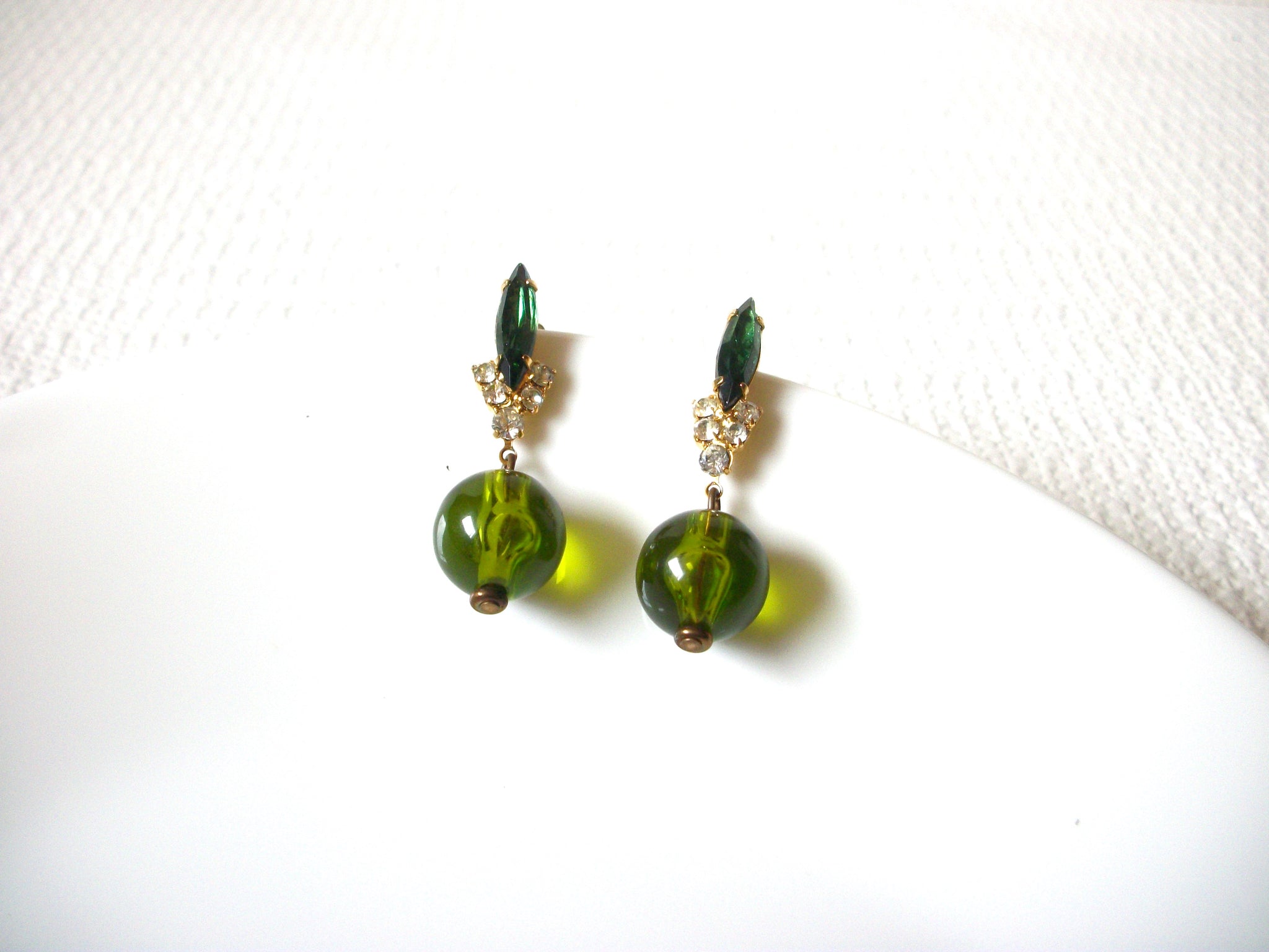 Vintage Green Glass Rhinestone Earrings 80320
