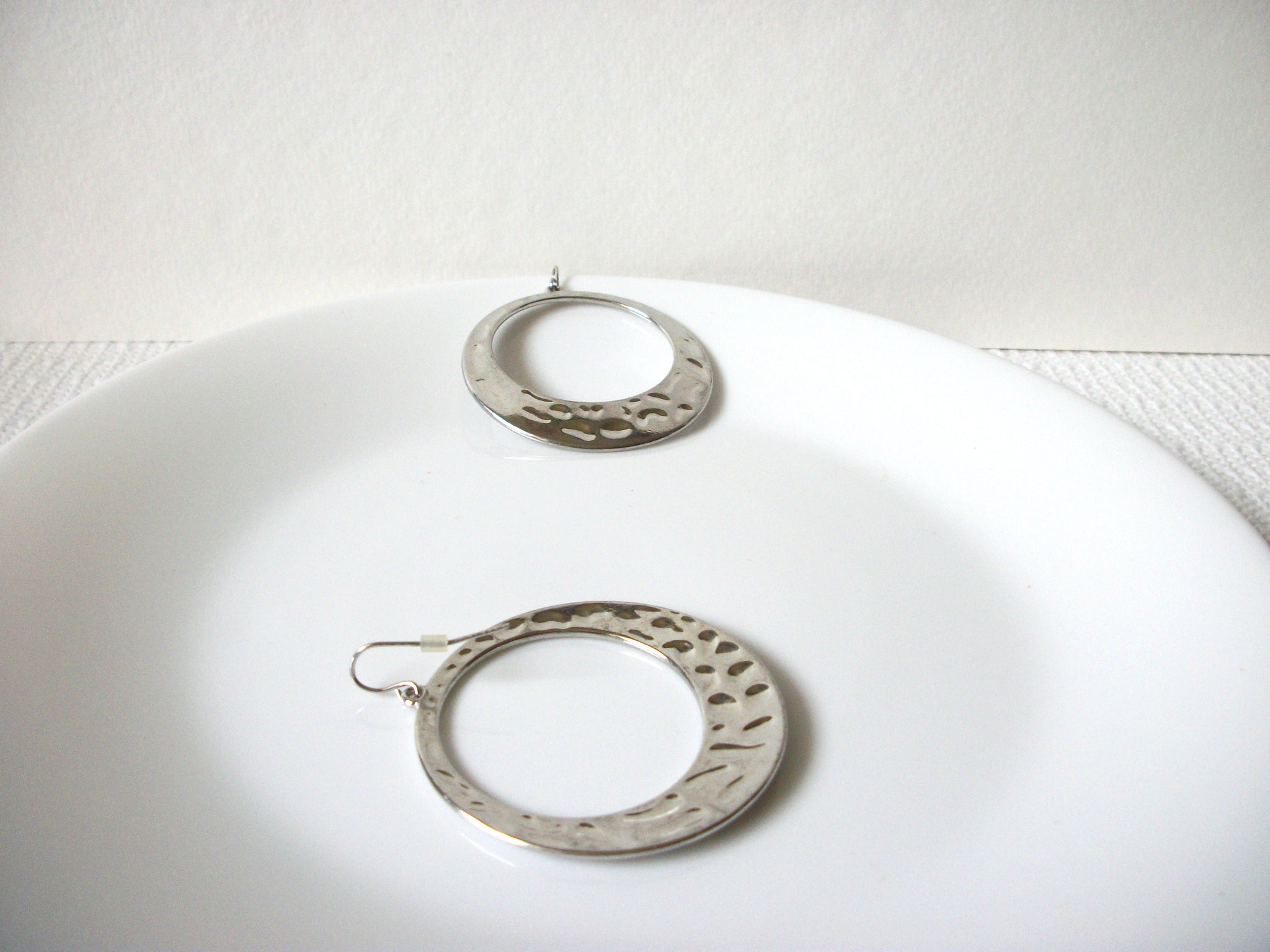 Retro Silver Toned Hoop Earrings 80520