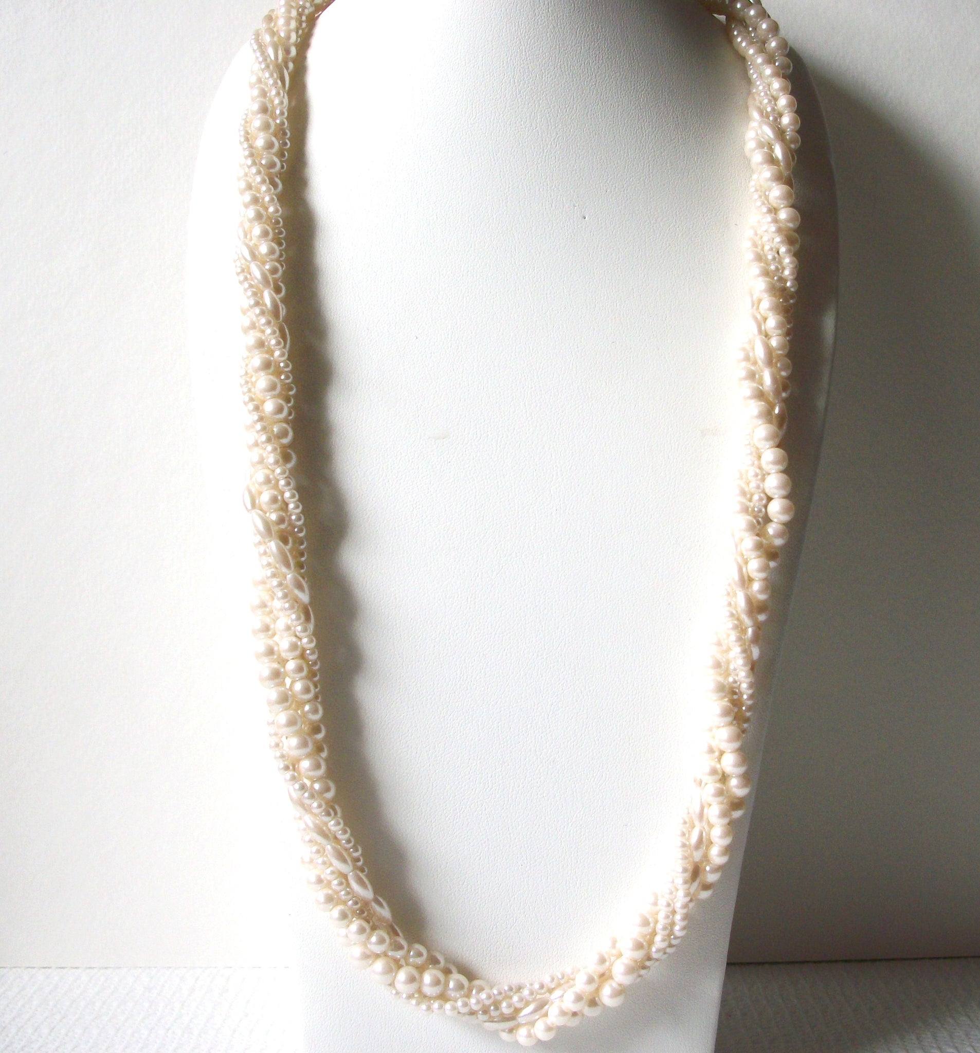 Glass Pearls Vintage Necklace 80620