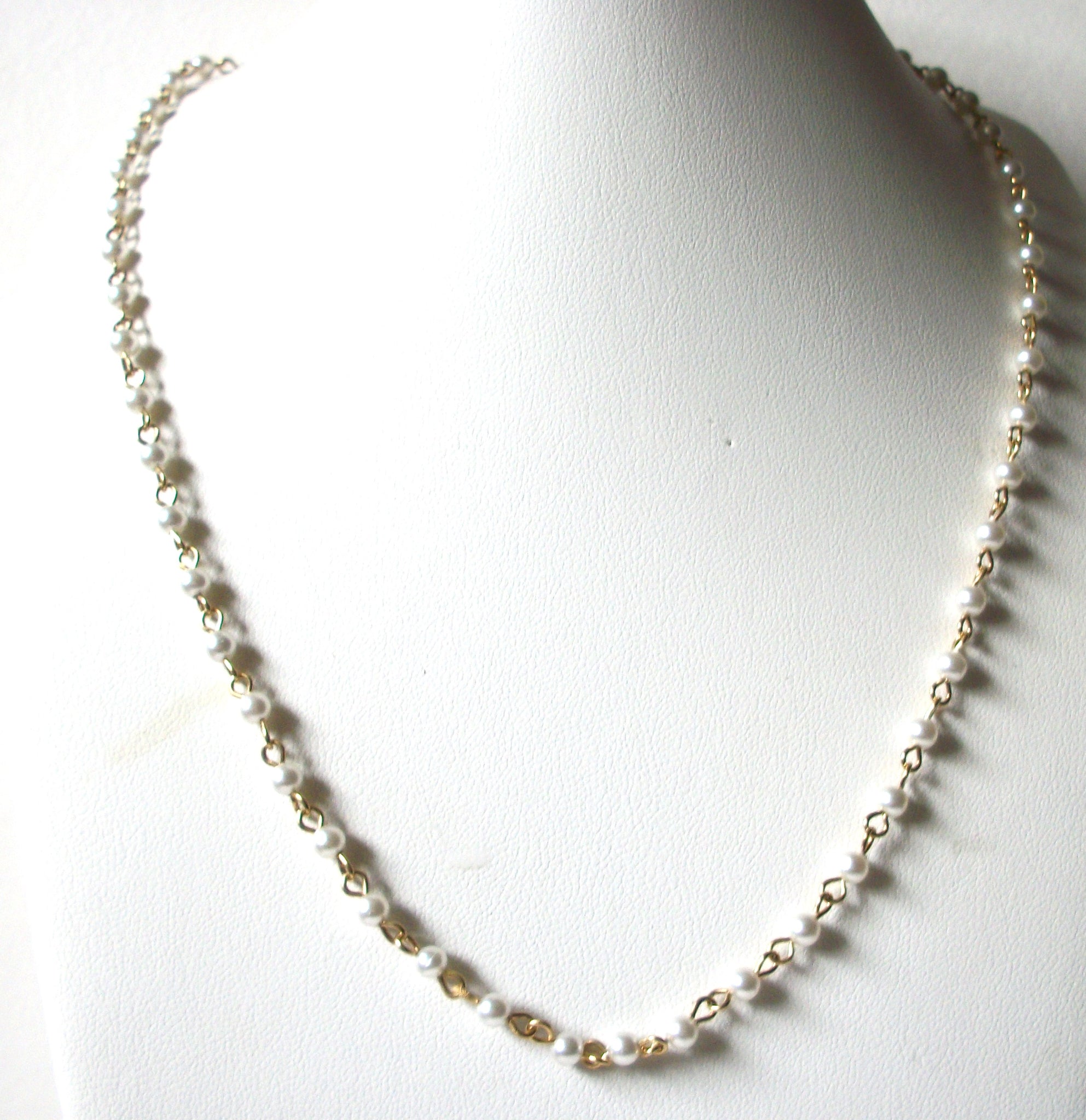 Dainty Vintage Glass Pearl Necklace 80620