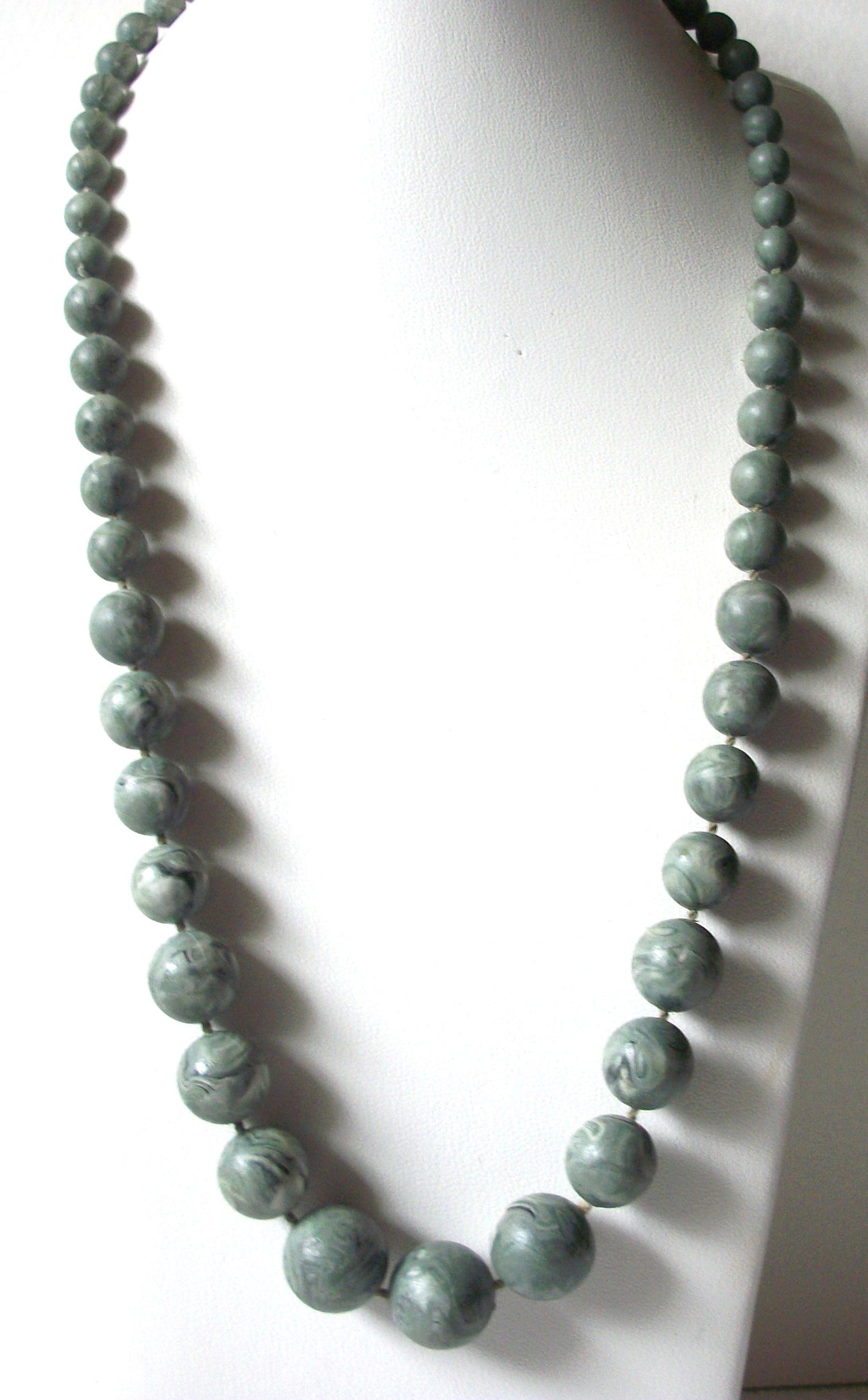 Vintage Sage Green Necklace 80620