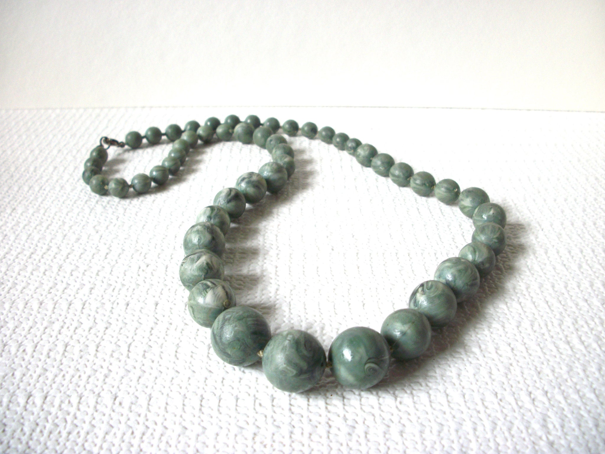 Vintage Sage Green Necklace 80620
