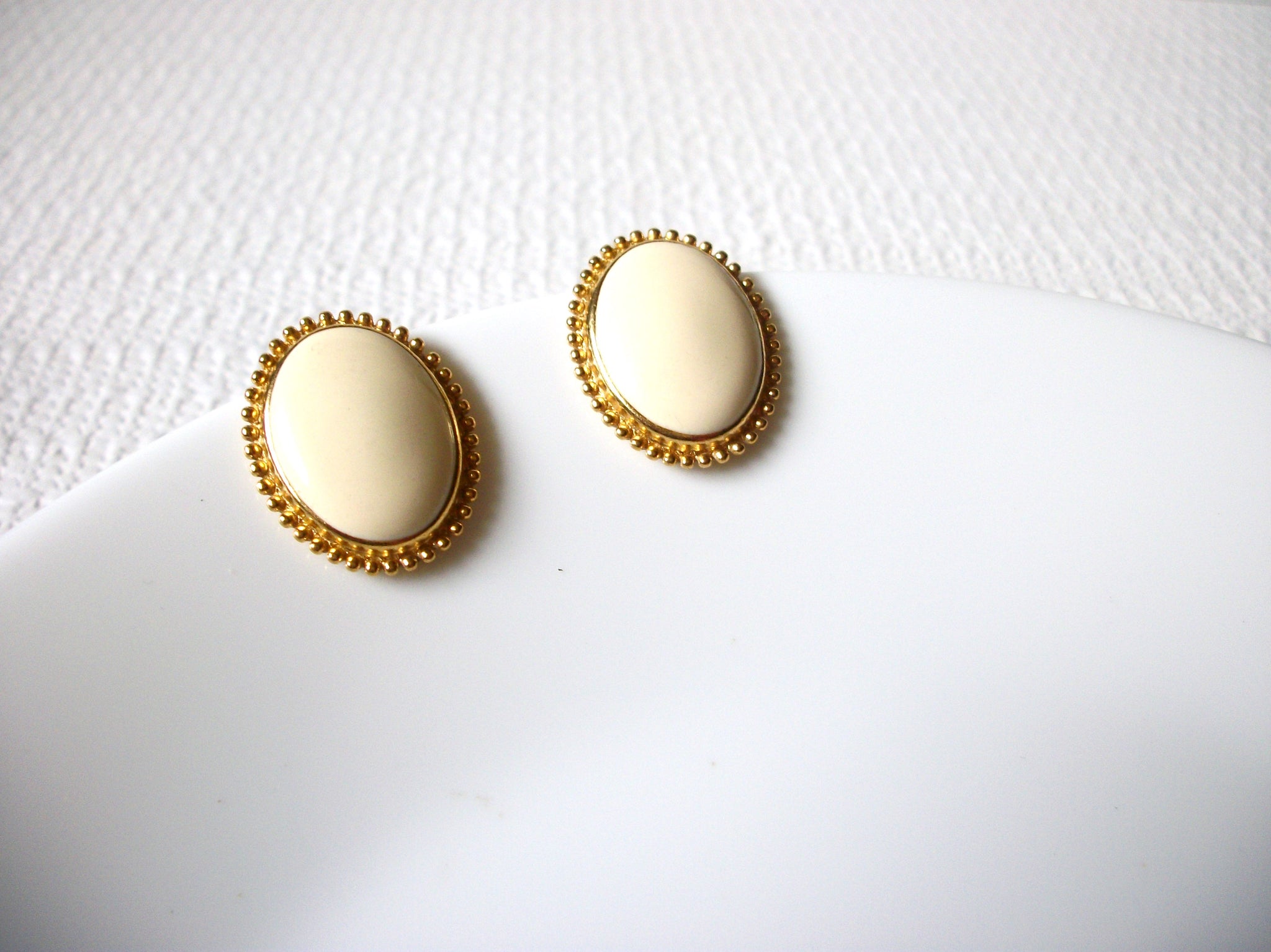 Vintage TRIFARI Earrings 80720