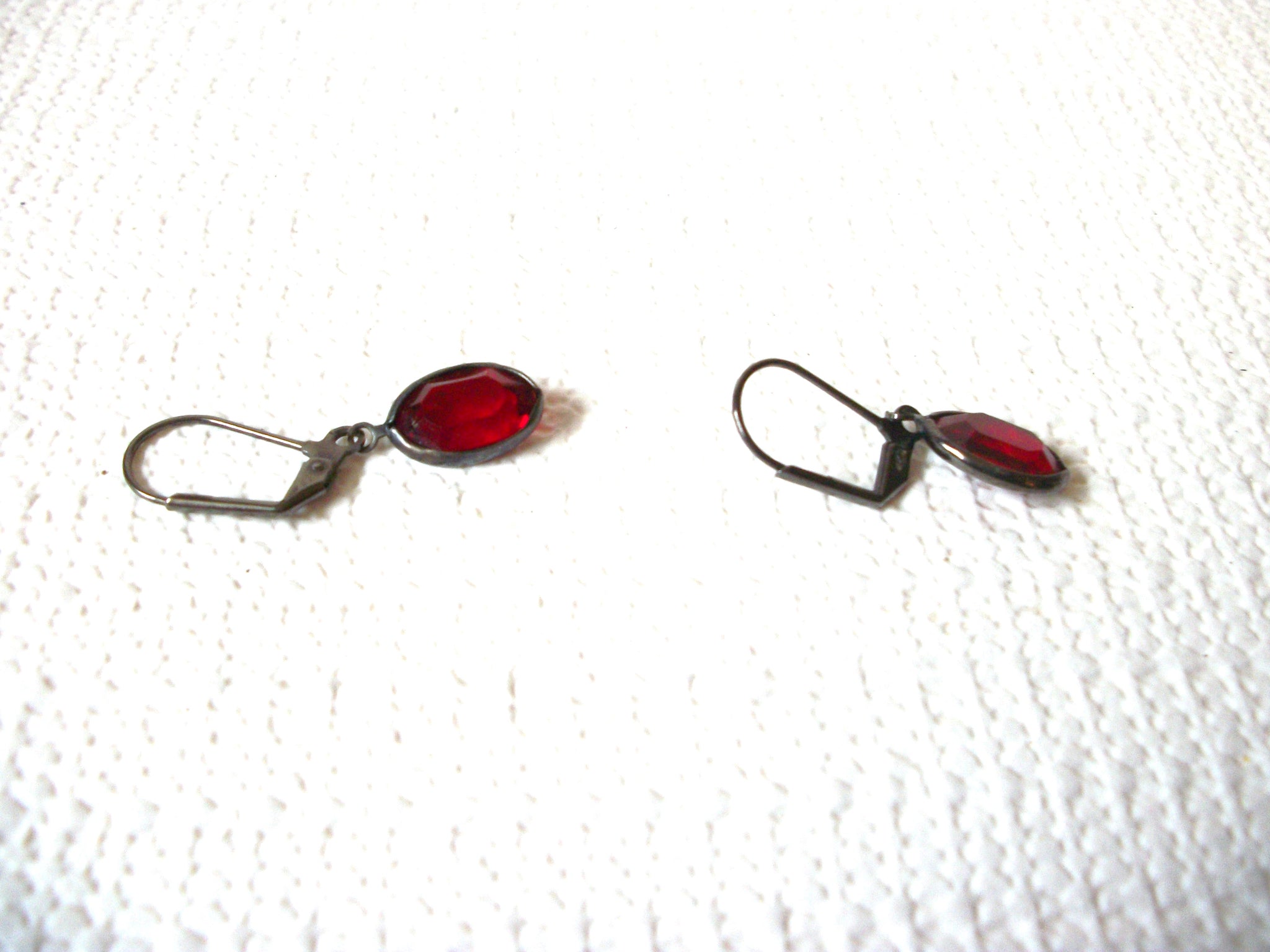 Vintage Red Glass Earrings 80920
