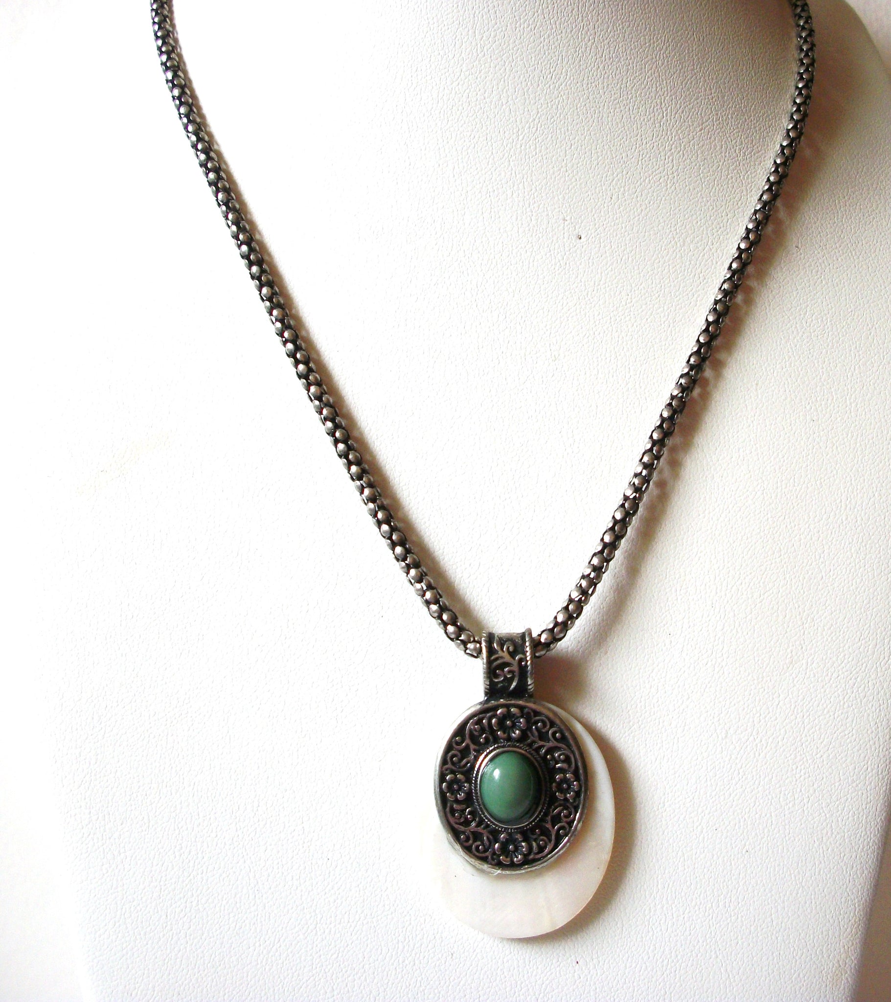 Vintage Southwestern Shell Necklace 81020