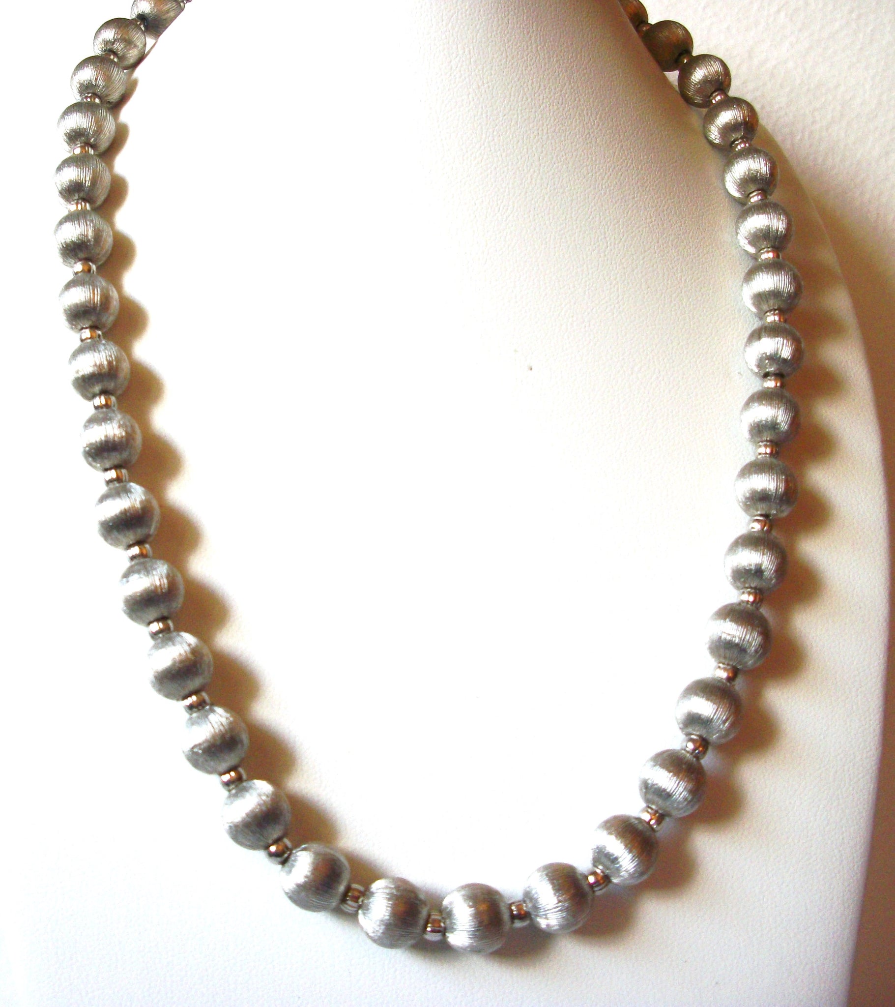 Vintage Silver Toned Necklace 81720