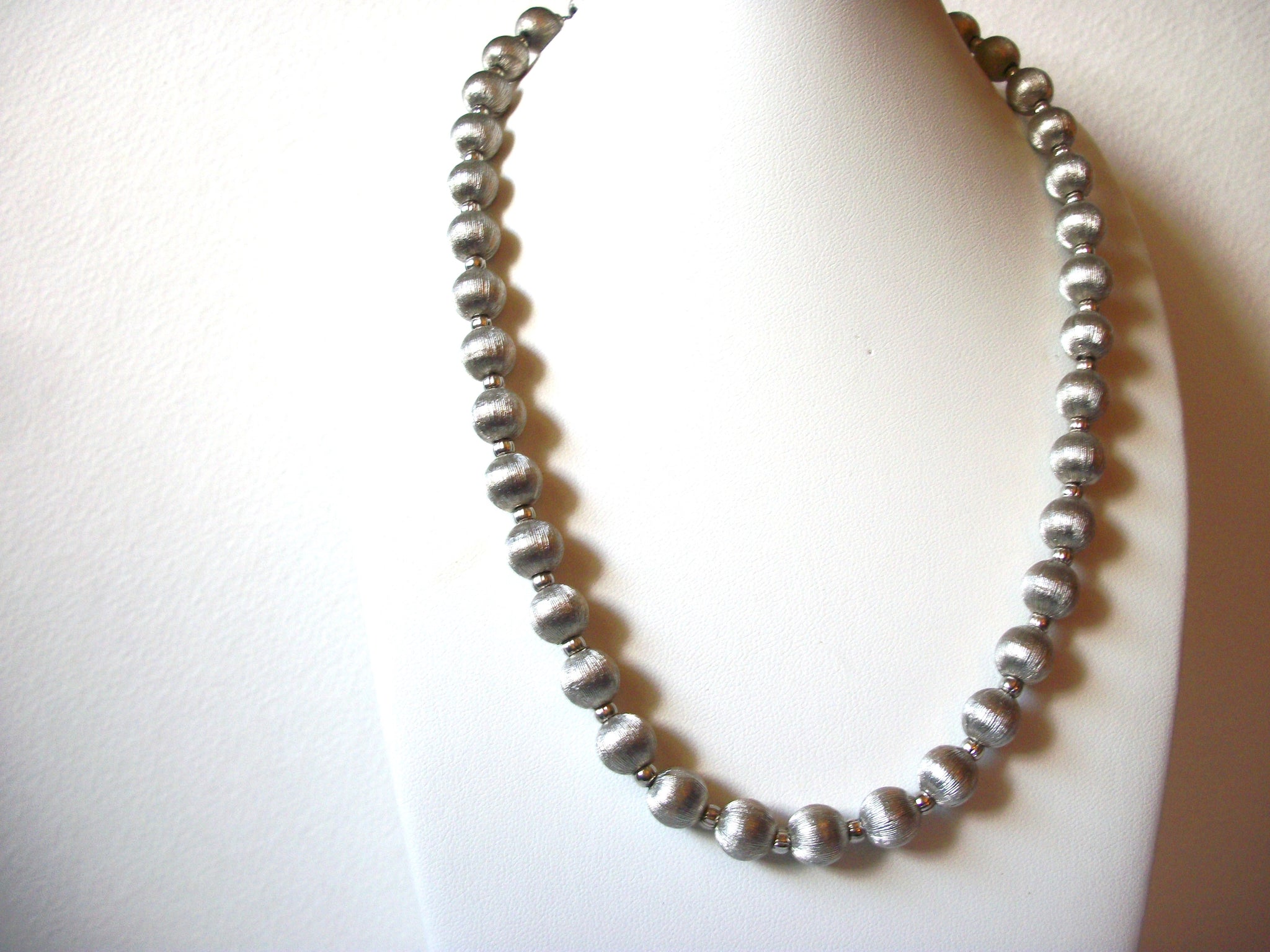 Vintage Silver Toned Necklace 81720