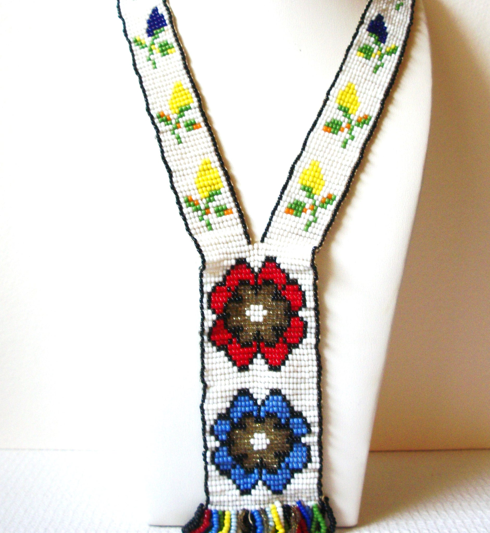 Vintage Hand Made Glass Folk Native Necklace 81720