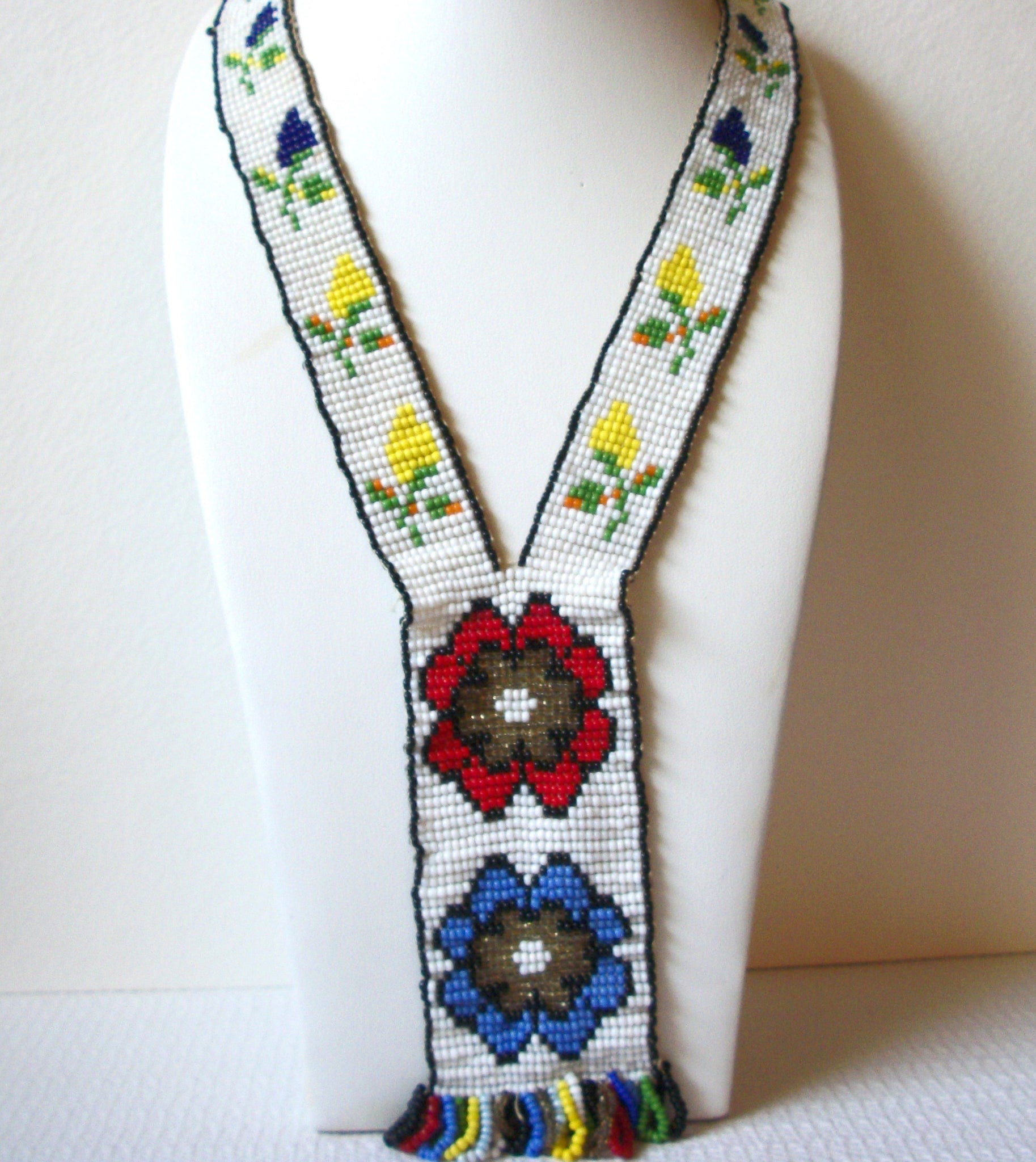 Vintage Hand Made Glass Folk Native Necklace 81720