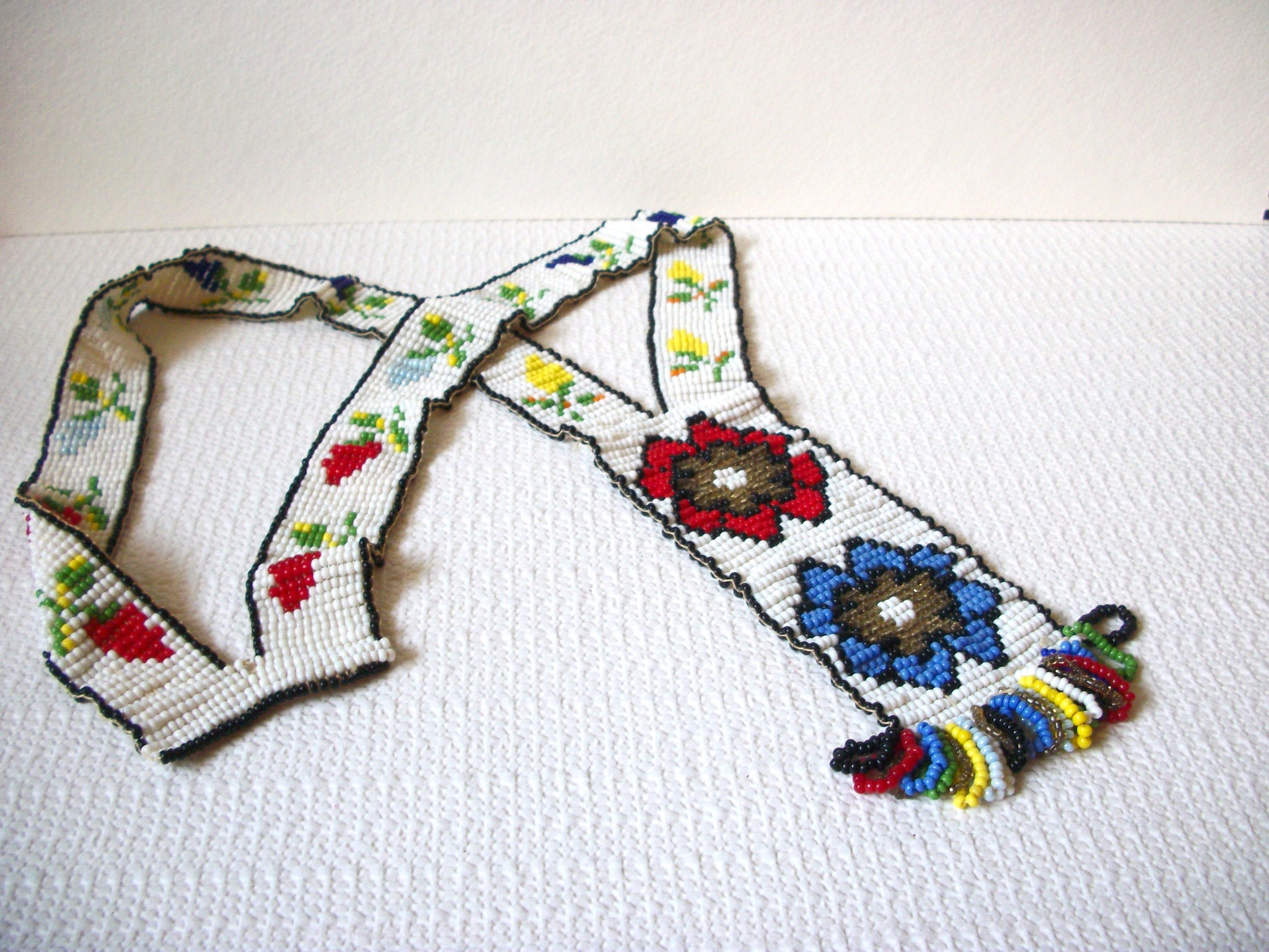 Vintage Hand Made Glass Folk Native Necklace 81720