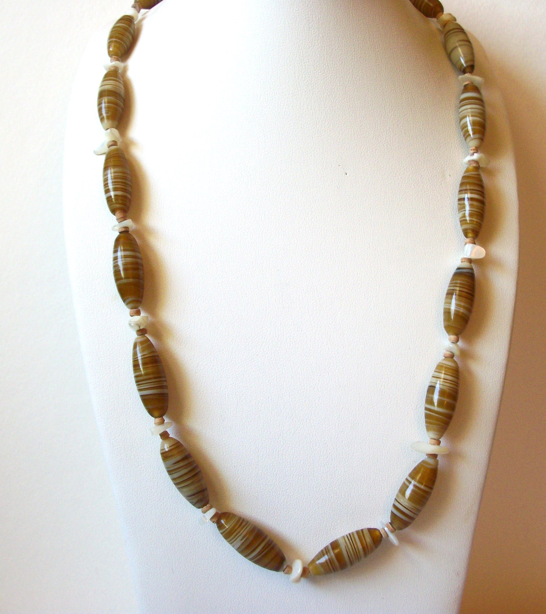 Vintage Glass Shell Necklace 82420