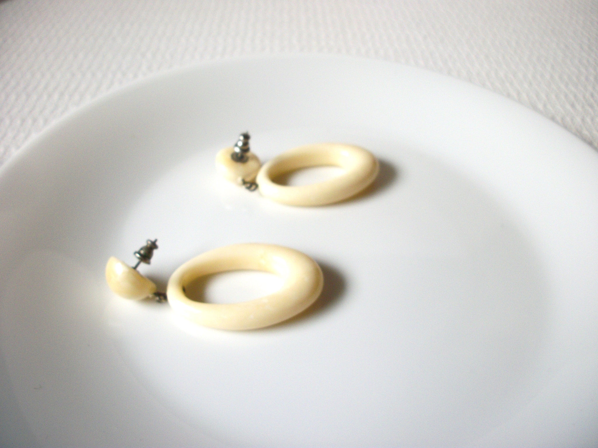 Retro Cream Hoop Earrings 82620