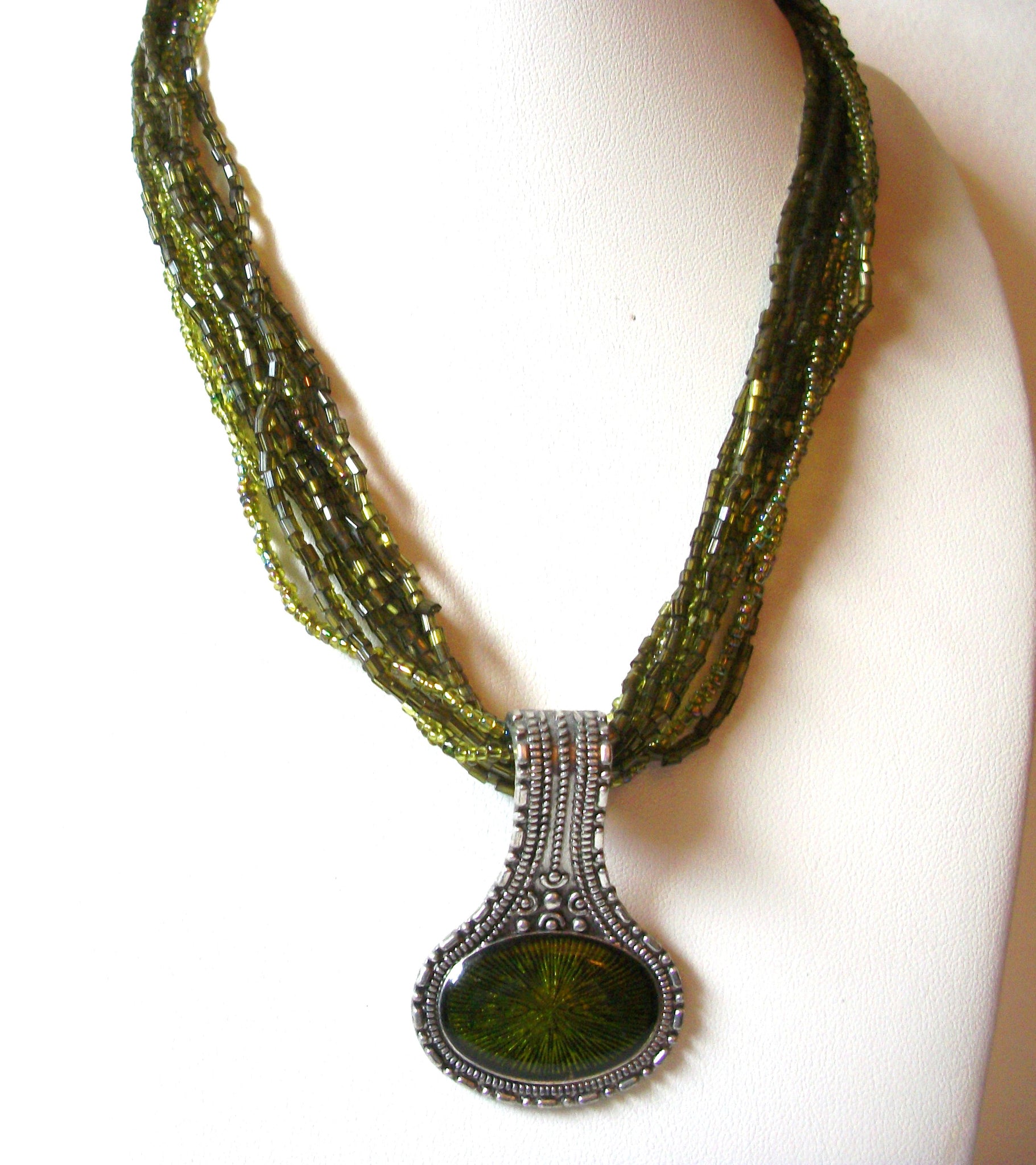 Retro Olive Glass Necklace 82720