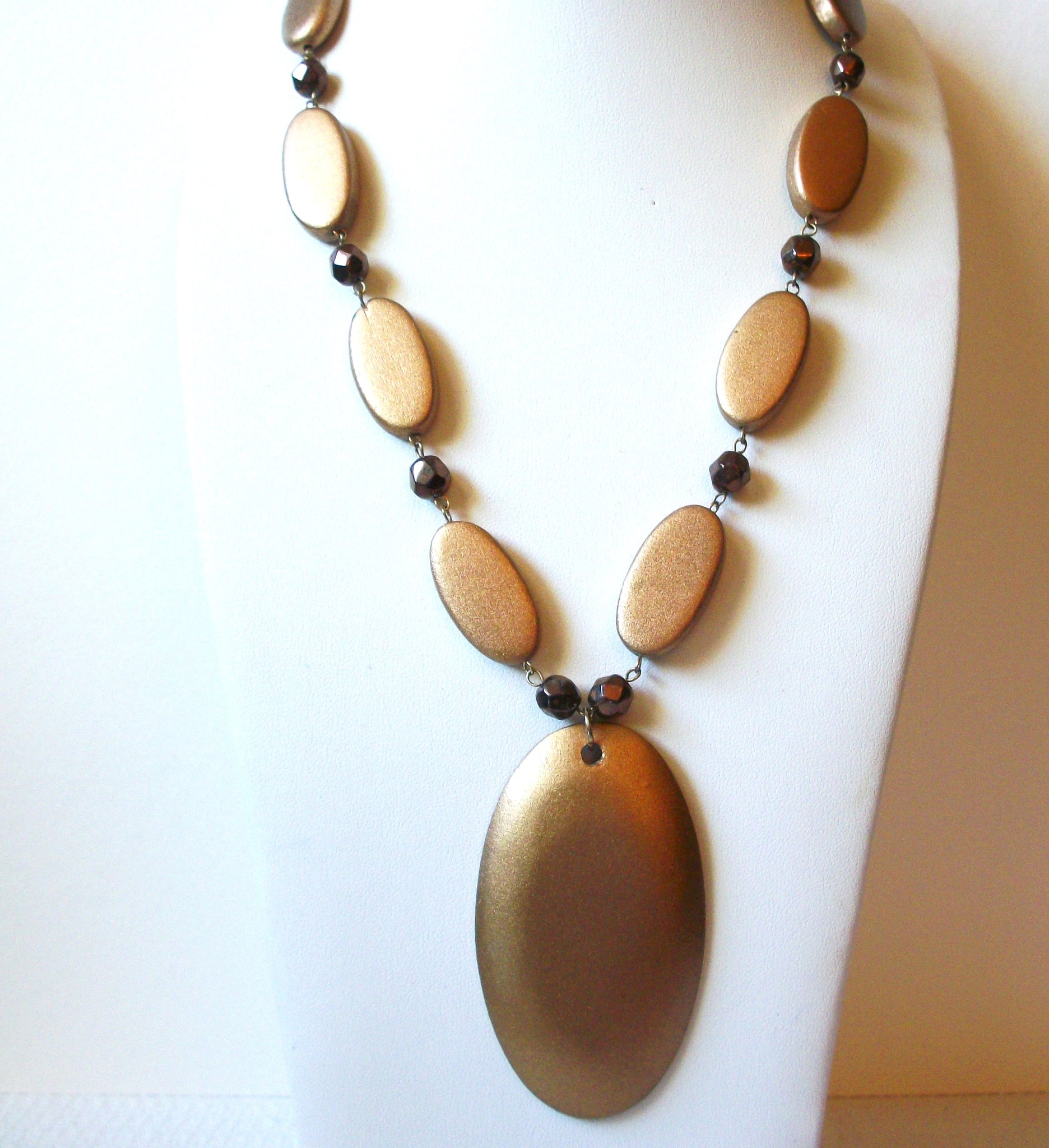 Vintage Gold Wood Necklace 82720
