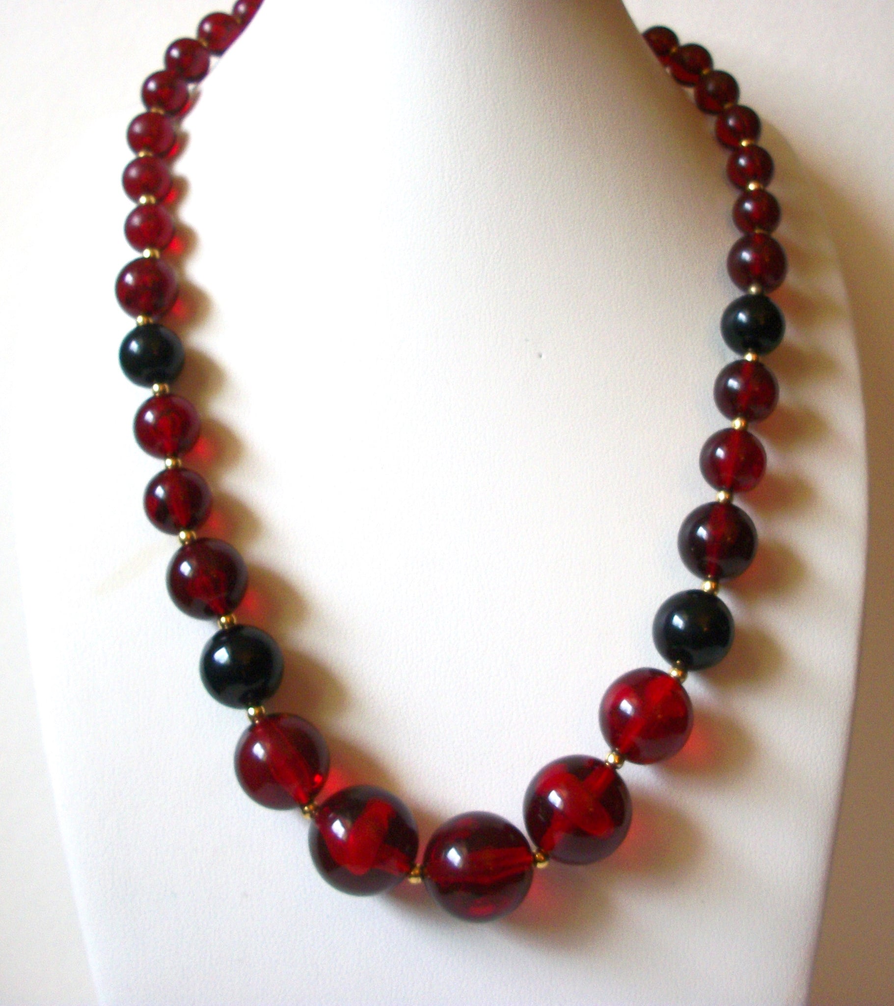 Retro Burgundy Black Gold Necklace 90220