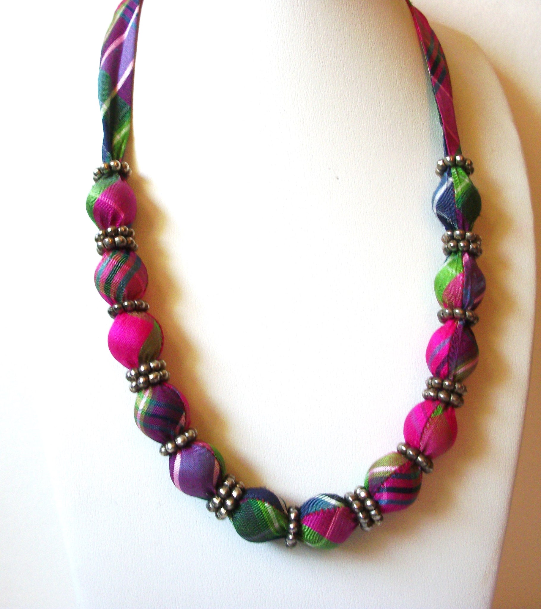 Retro Bold Bright Fabric Necklace 90520