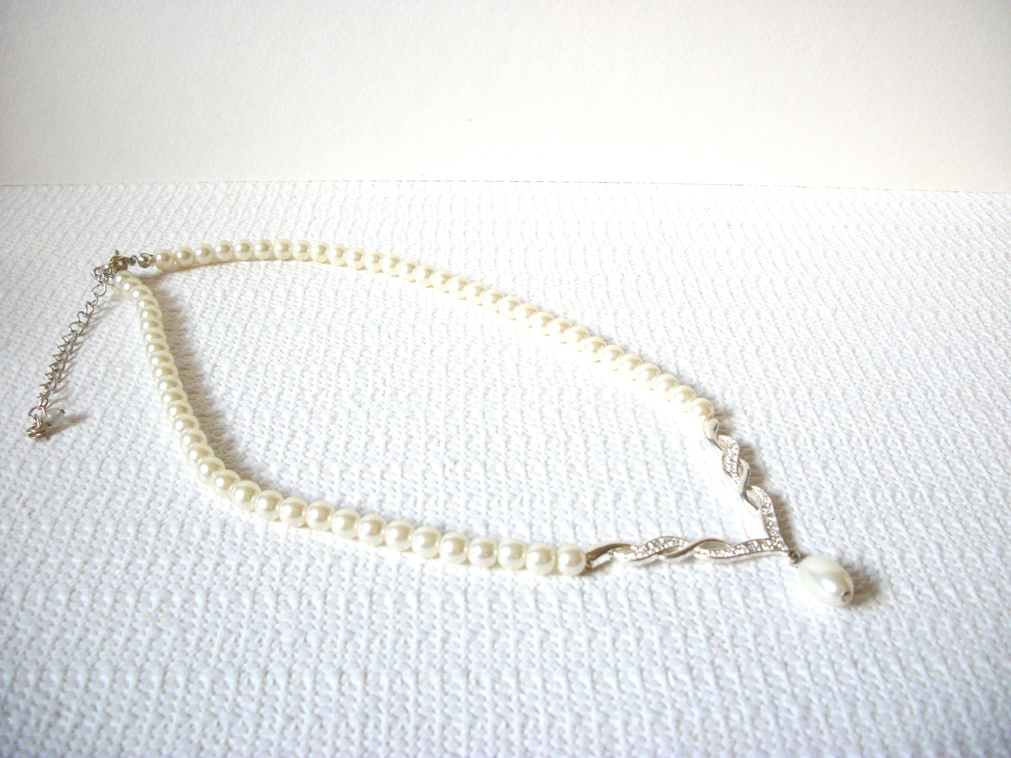 NRT AVON Vintage Faux Pearl Necklace 90720