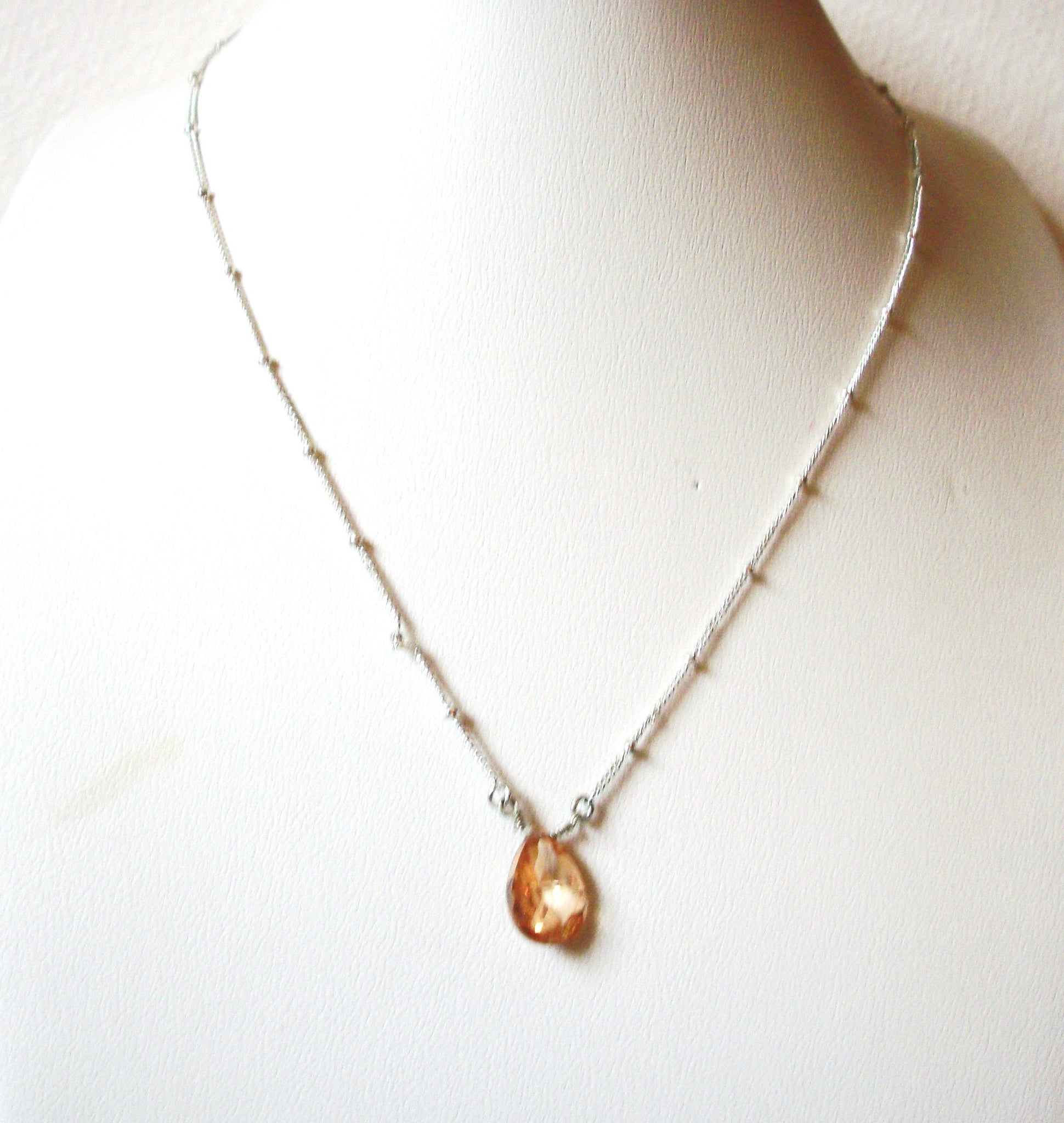 AVON Glass Necklace 100120