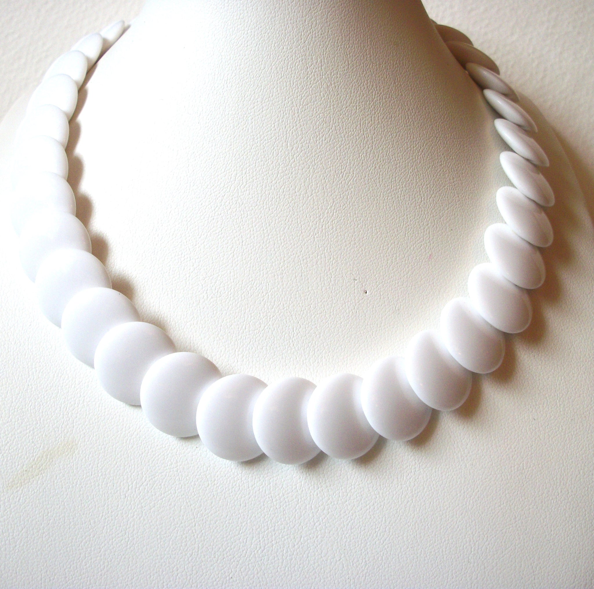 Retro White Beaded Necklace 100120