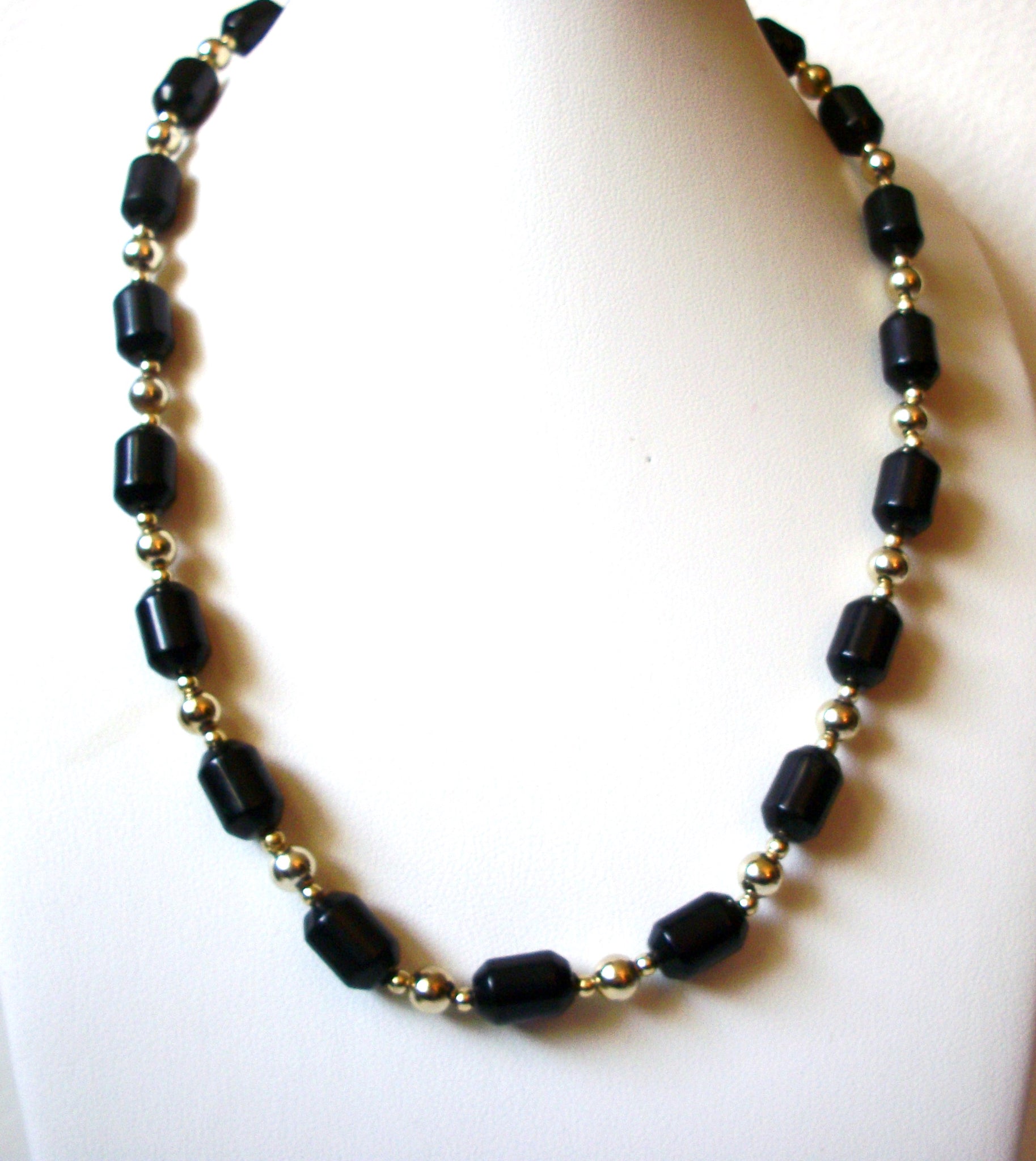 Retro Black Silver Lucite Plastic Necklace 100120
