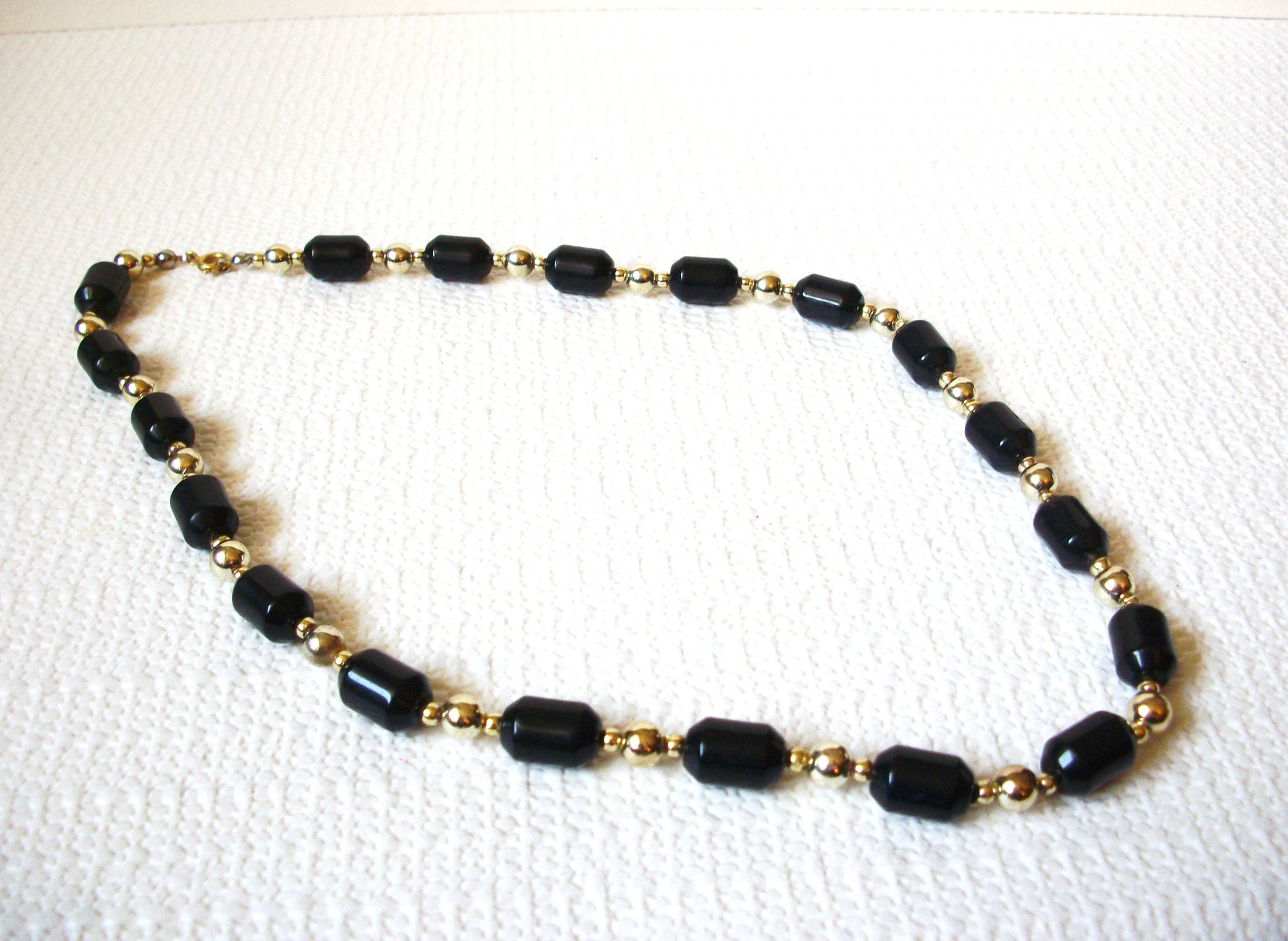 Retro Black Silver Lucite Plastic Necklace 100120