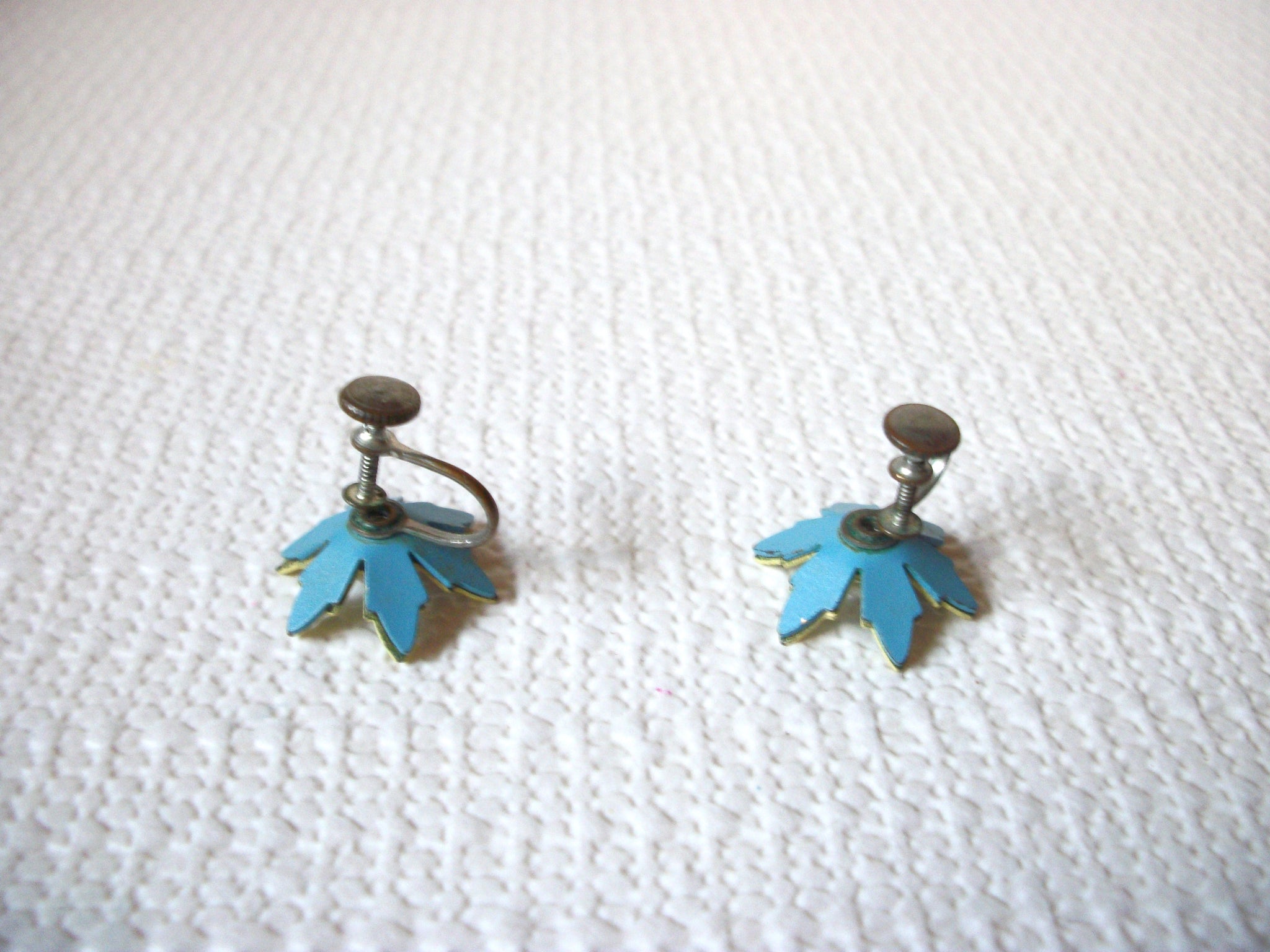 Vintage White Yellow Blue Screw Back Flower Earrings 100220