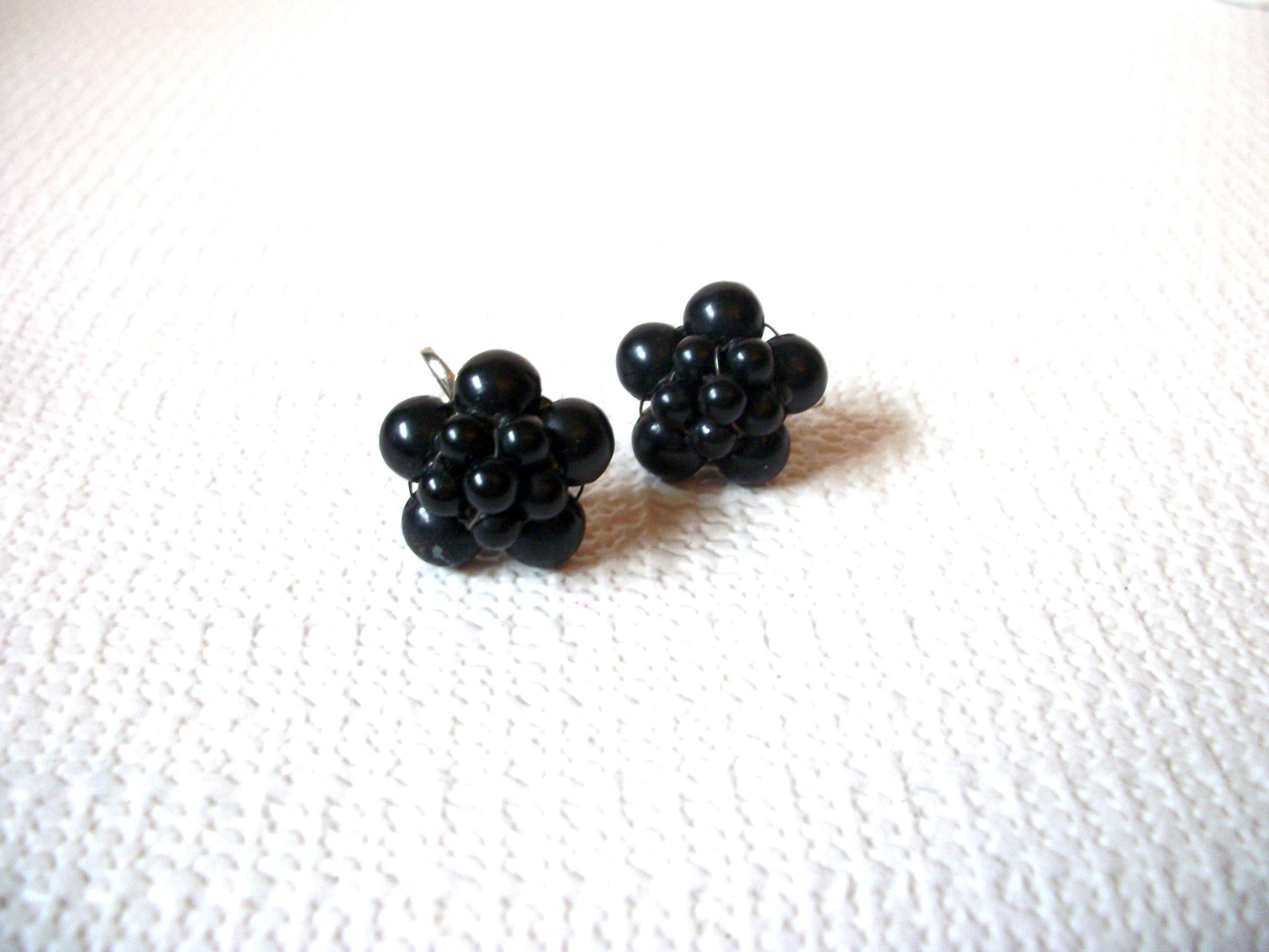 Vintage Black Screw Back Earrings 100220