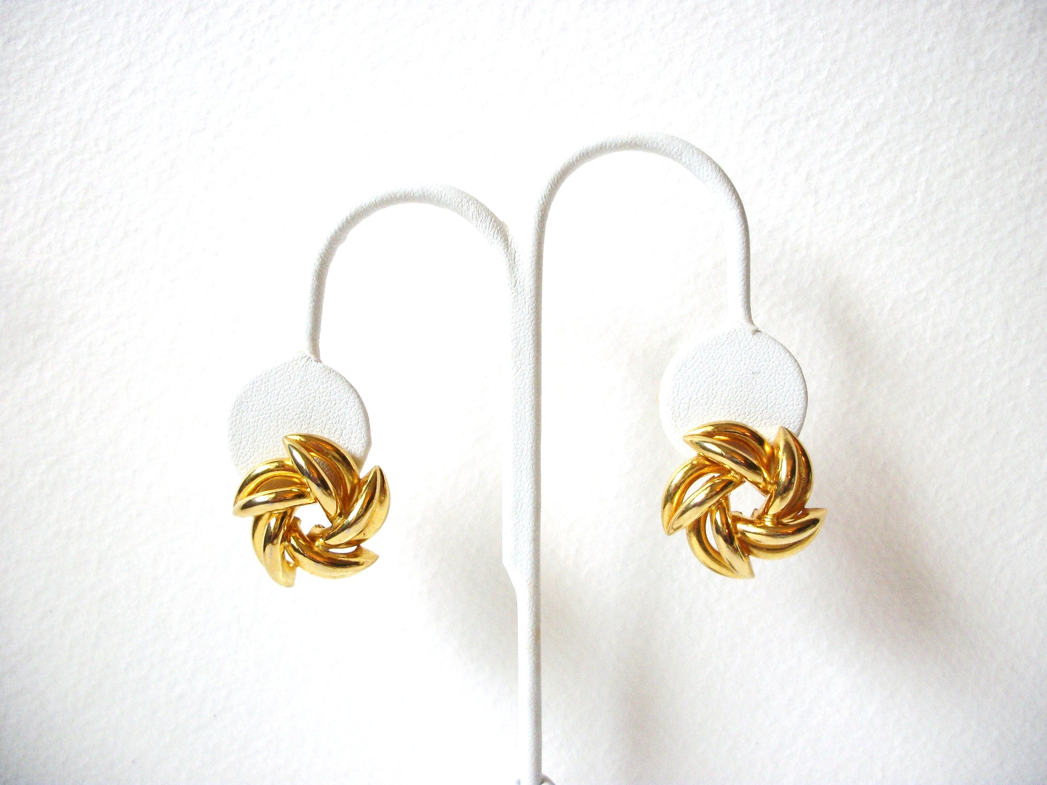 Vintage 1950s Pin Wheel Gold Toned Earrings 100220