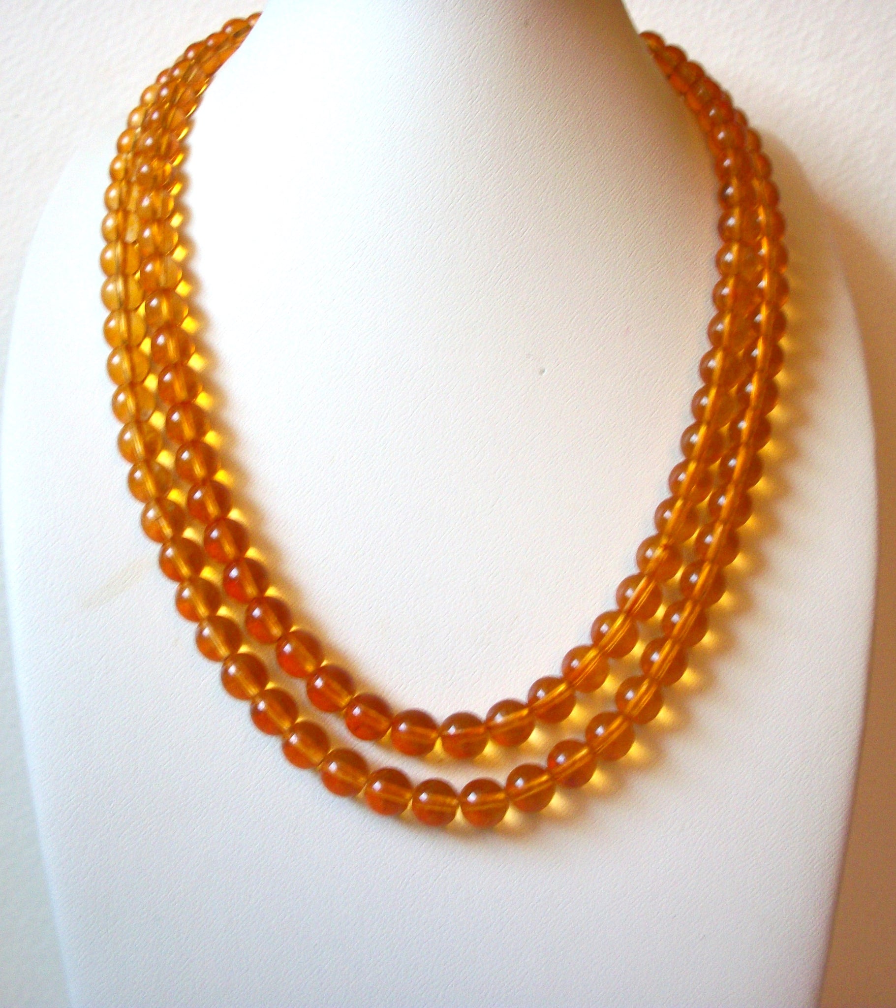 Retro 1970s Orange Necklace 100420