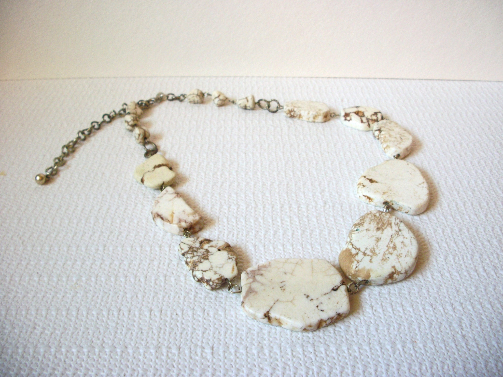 Vintage CHICO`s Creamy Tan Natural Magnesite Flat Stones Necklace 100620