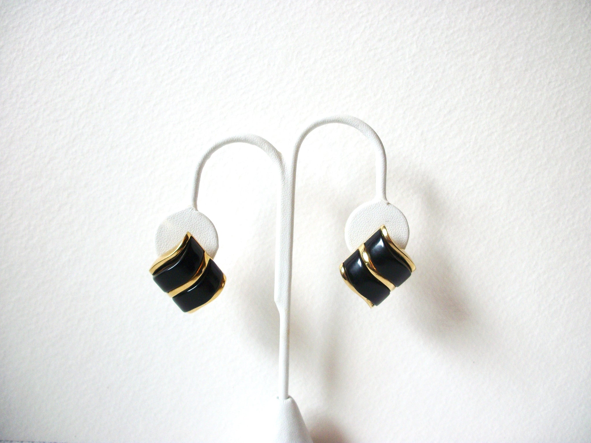Vintage Gold Black Lucite Earrings100820