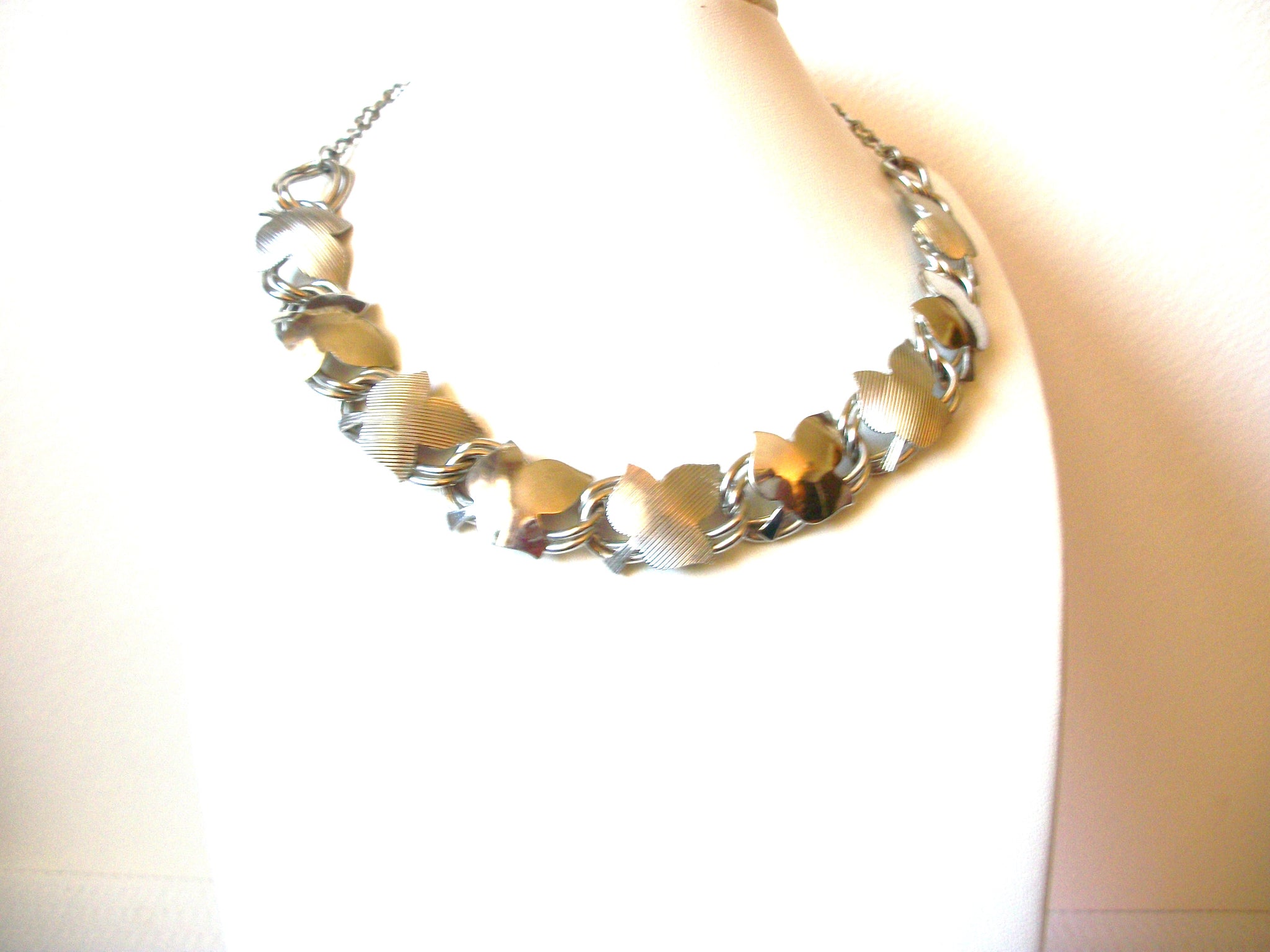 Retro Silver Toned Necklace 100920