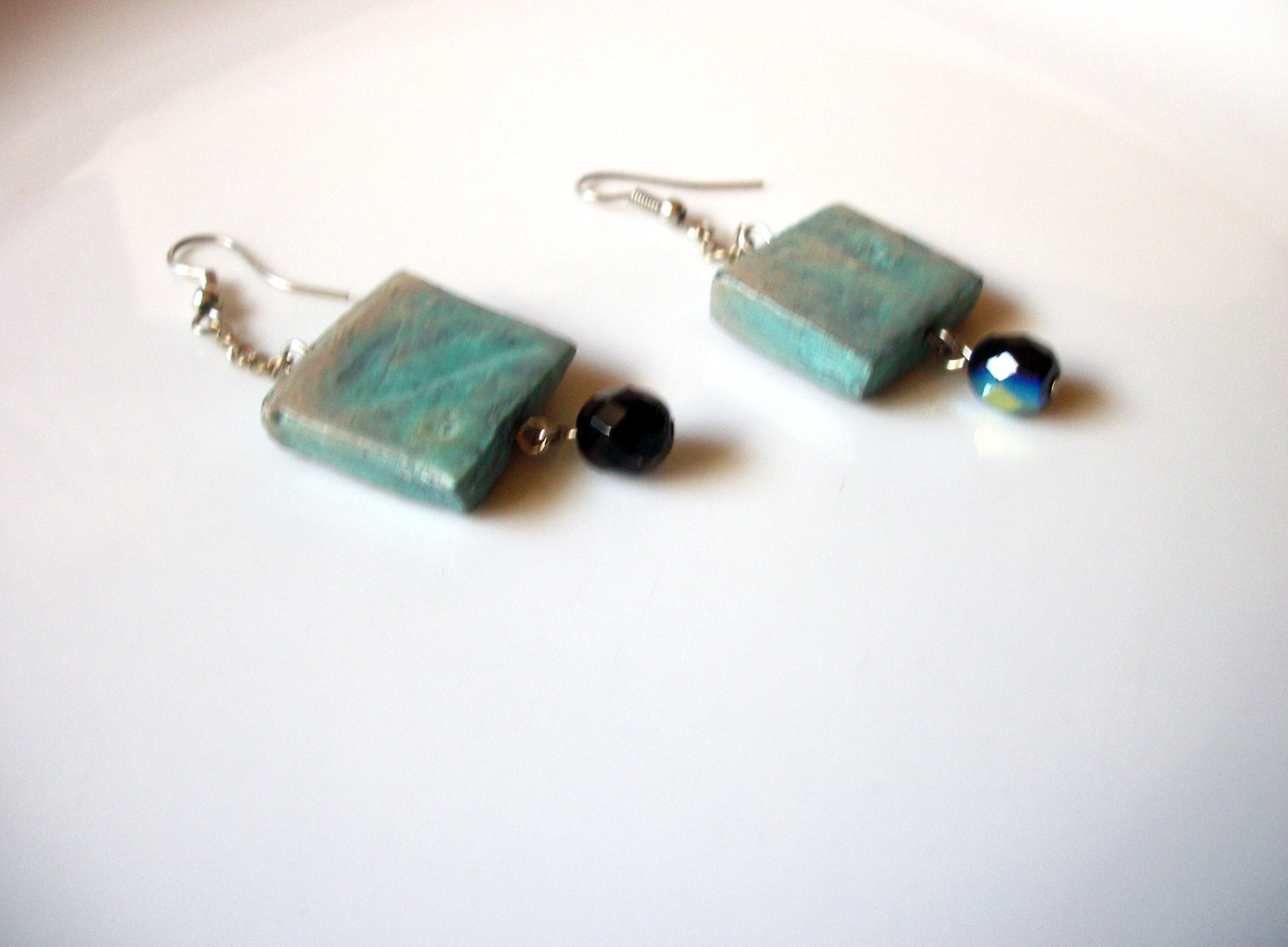 Ethnic Primitive Fish Pottery Glass 2 1/2" Long Dangle Earrings 92517