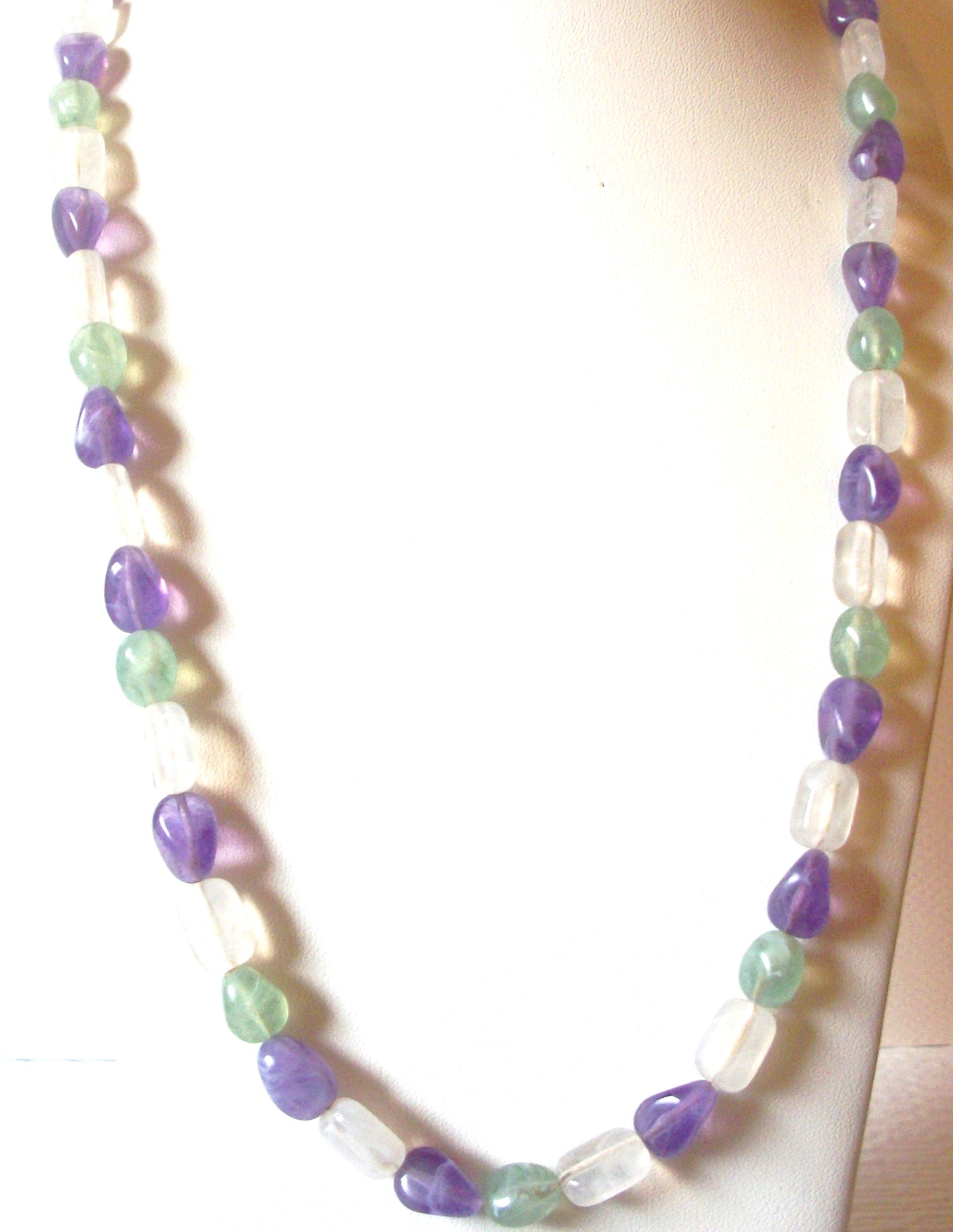 Vintage Romantic Lucite Necklace 92117
