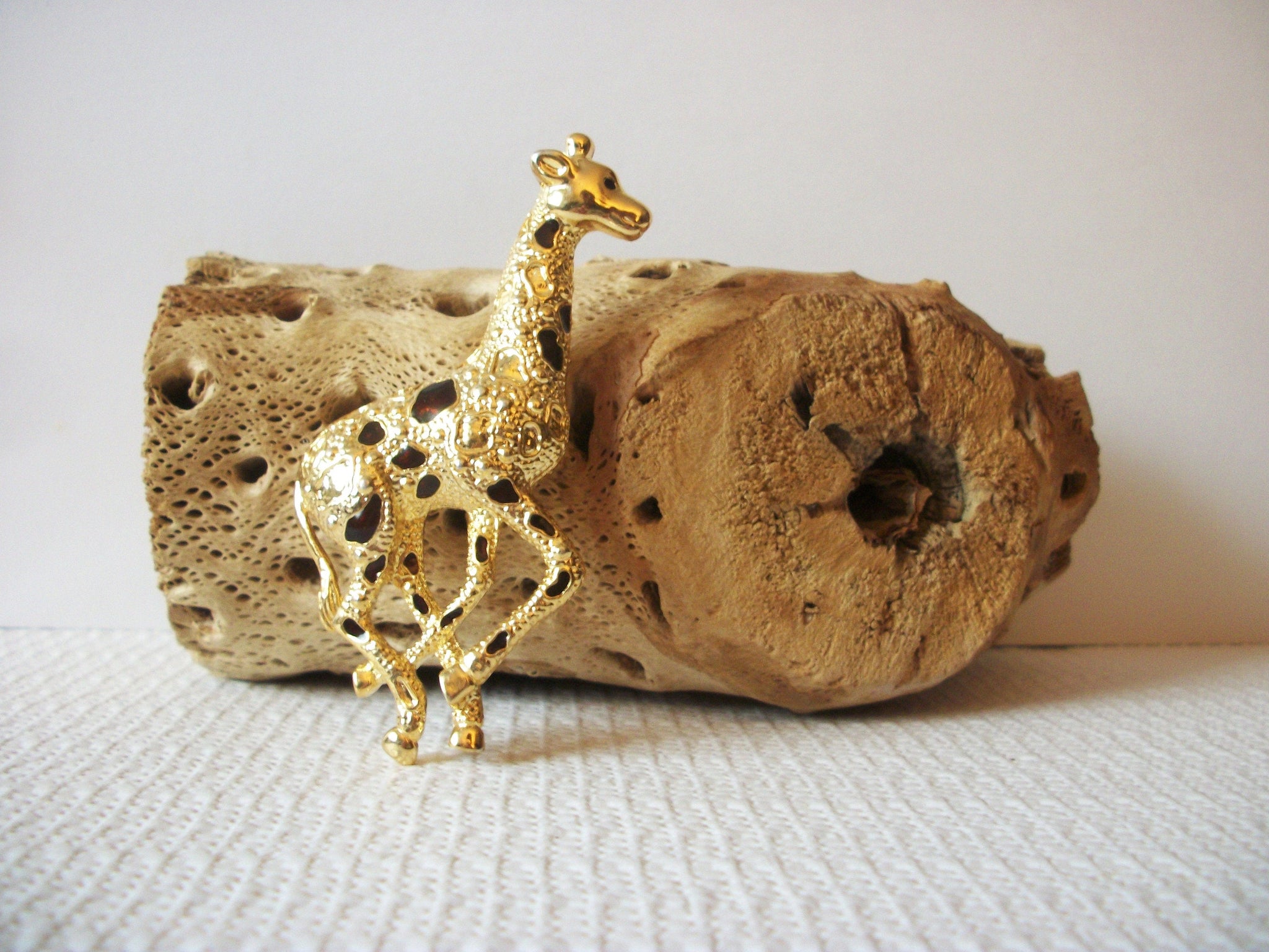 KC Stamped Larger Enameled Giraffe Brooch Pin 71218T