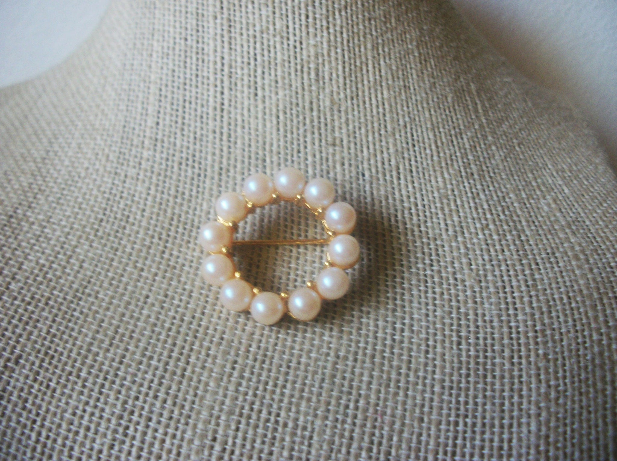 Vintage Brooch Pin, White Faux Pearl, Circular, Gold Tone, 90517