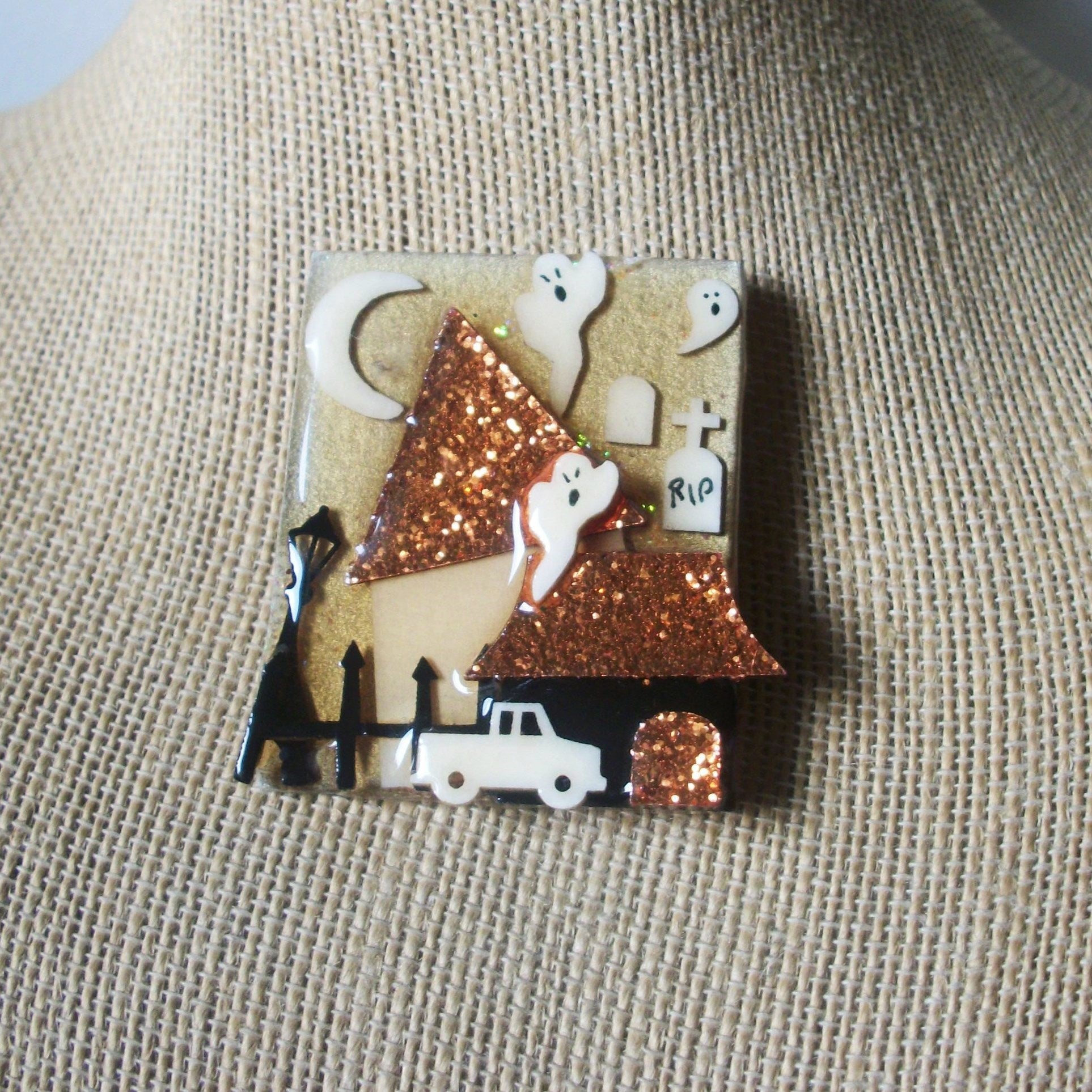 RARE Hard To Find Lucinda  Halloween House Pins Ghost Little Moon Glittery  61318
