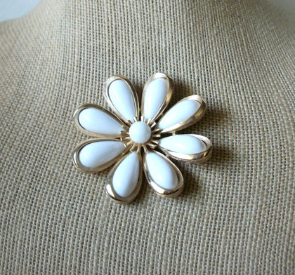 Vintage Brooch Pin, Signed TRIFARI Floral White Petals With Gold Tone 030521