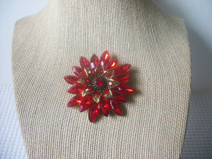 Vintage Brooch Pin Exquisite Bright Red Floral Rhinestones Flower Burst Gold Tone 121516