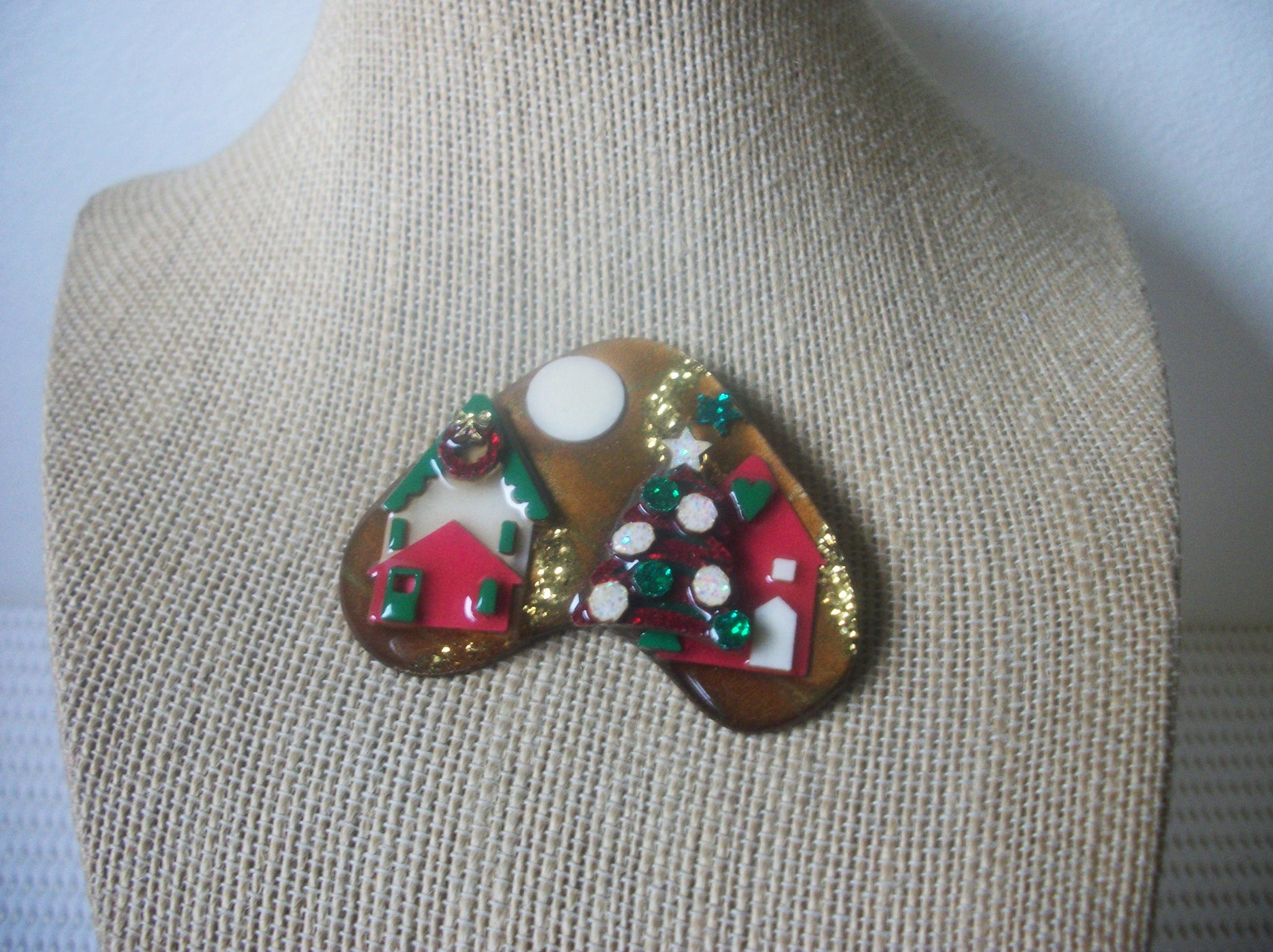 RARE Beautifully Detailed Lucinda House Pins, Heart Shaped Christmas Theme Poinsettia Tree 021321